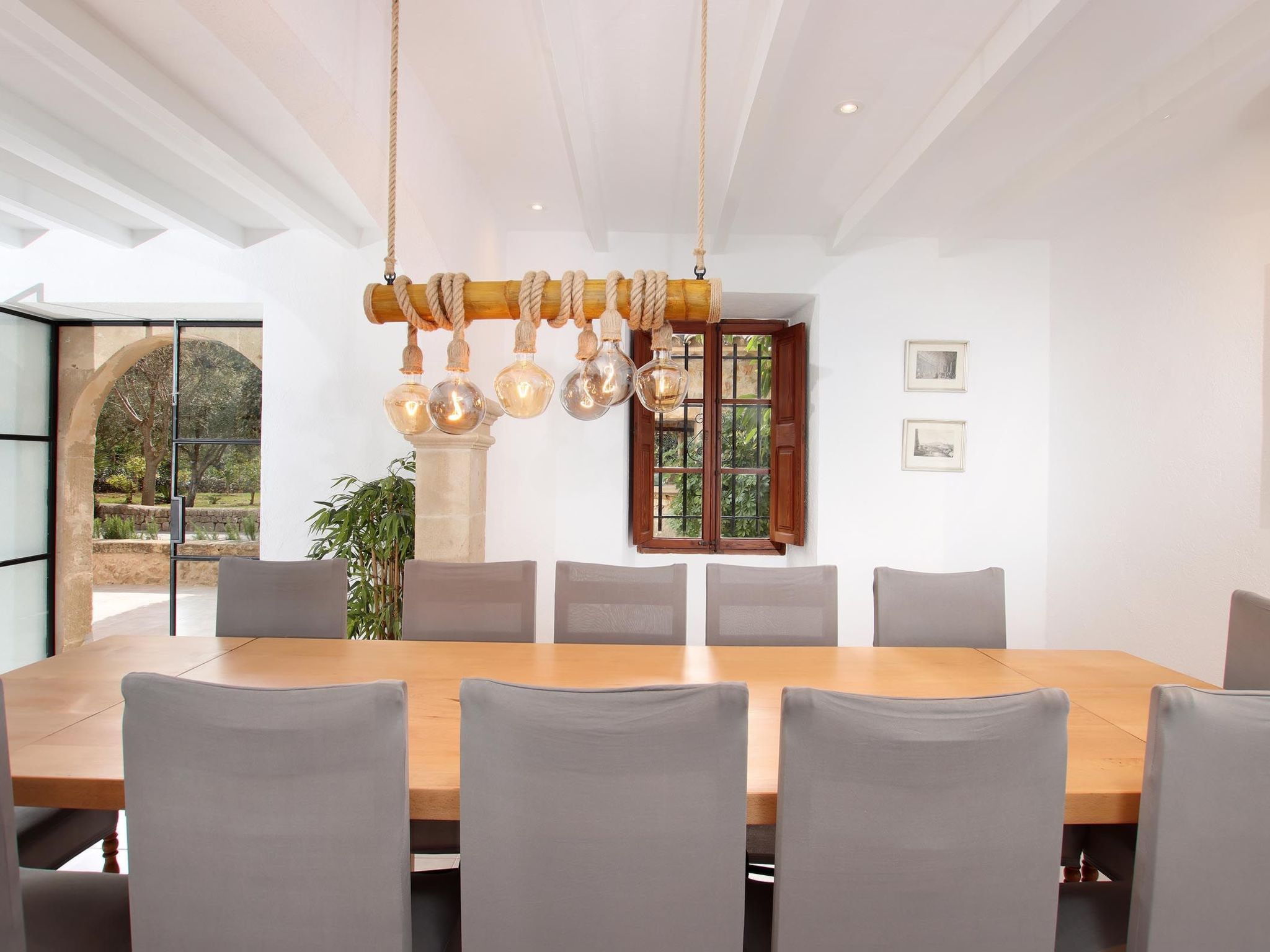 Beeindruckende große Villa in der Nähe von Cala San Vicente-Binnen