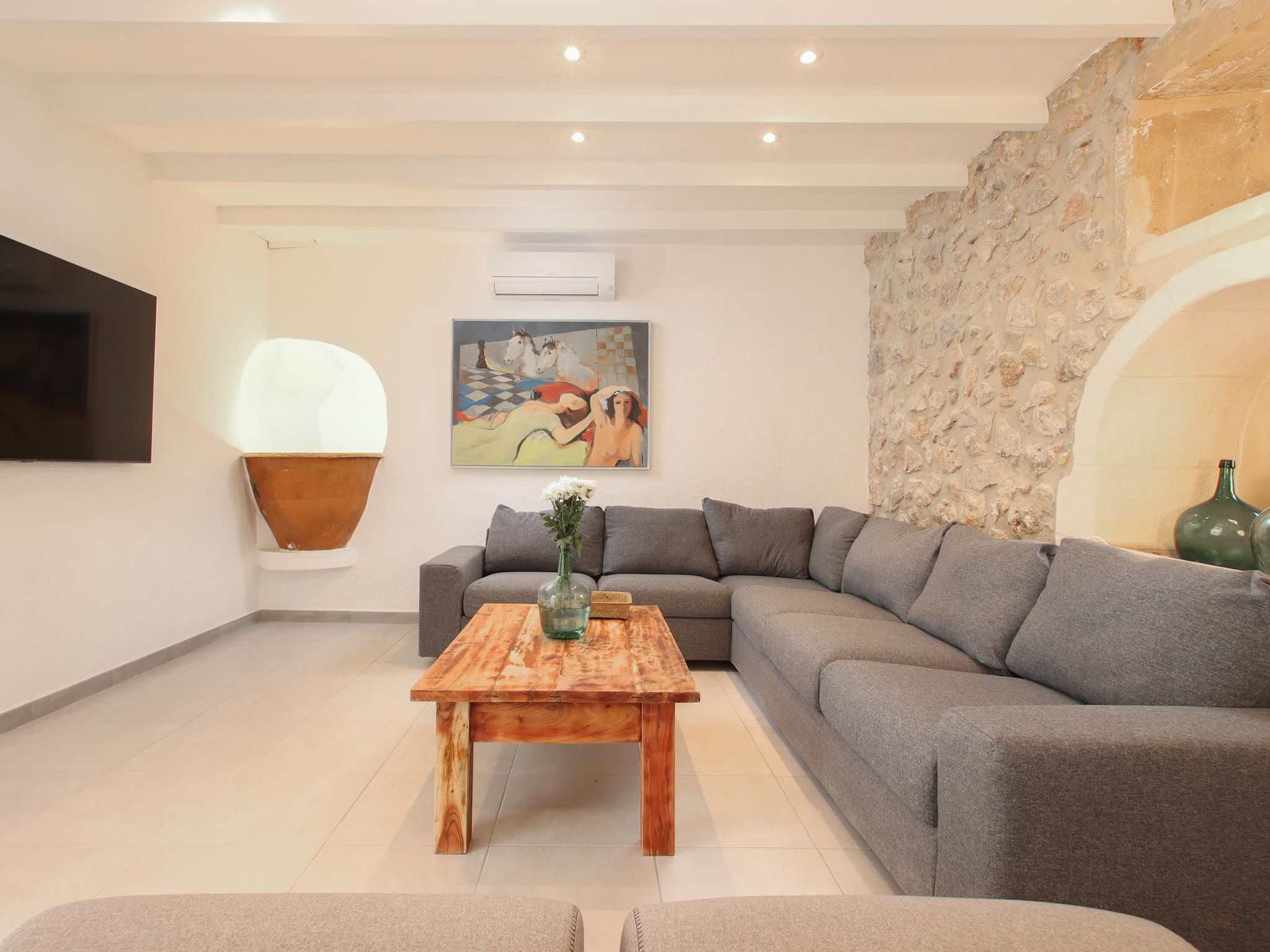 Beeindruckende große Villa in der Nähe von Cala San Vicente-Binnen