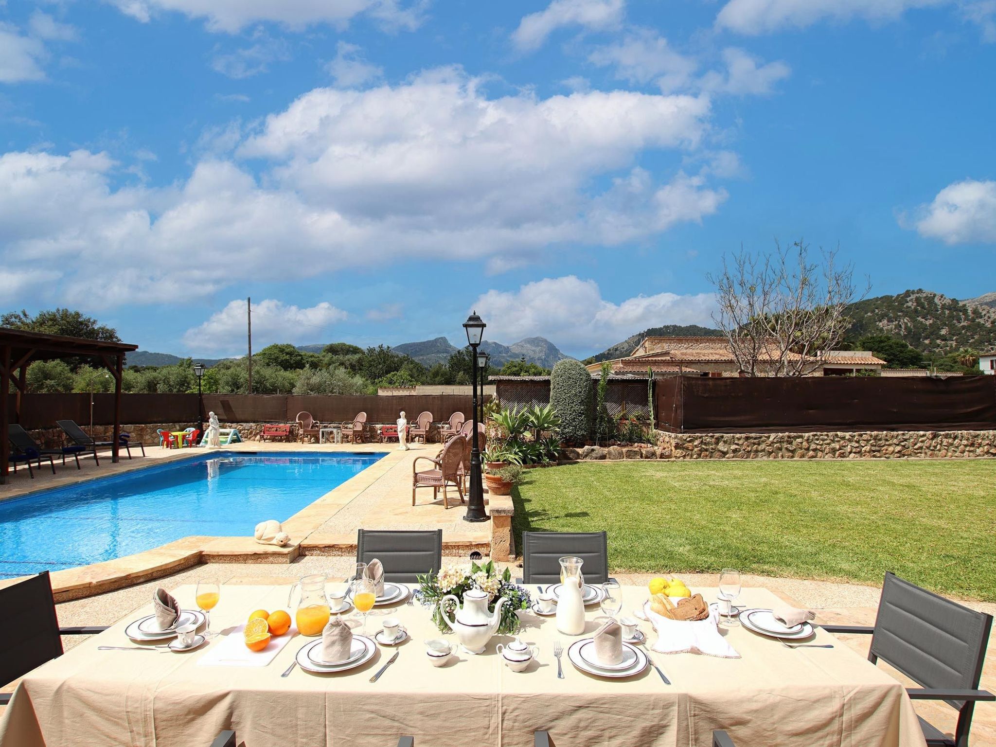 Schöne Villa ganz in der Nähe von Pollença-Drinnen