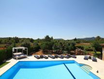 Prachtig gerestaureerde finca met privézwembad en biljart in Pollença - thumbnail 3