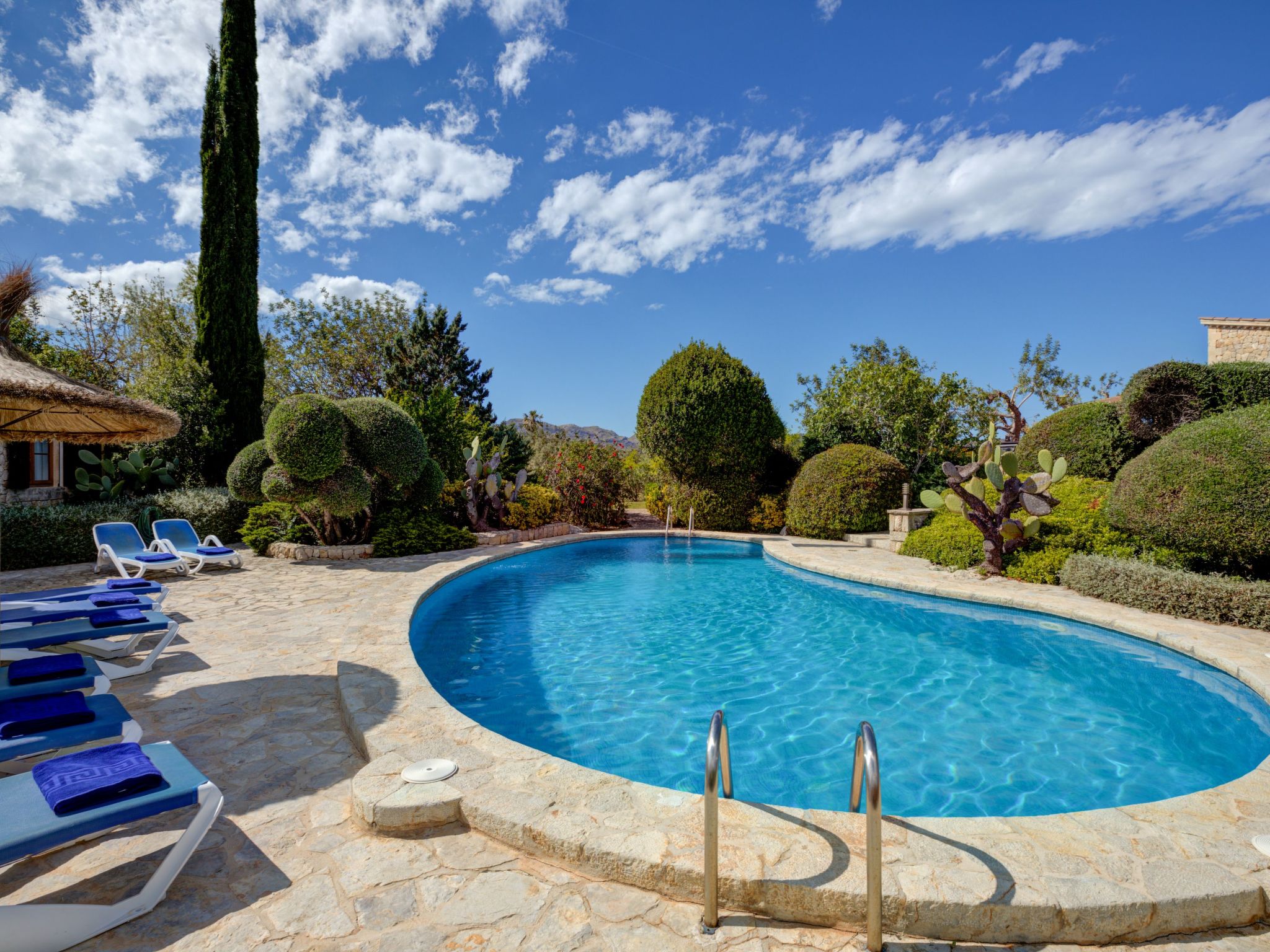 In Pollença mit Großem Pool-Outside