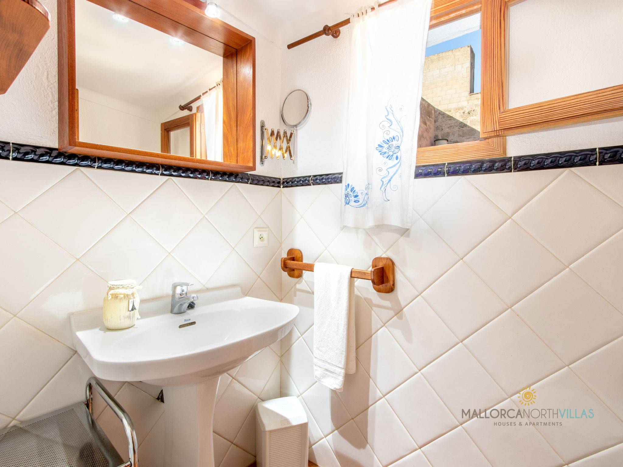 Photo of Casa Joana Acogedora Casa de Pueblo con Terraza