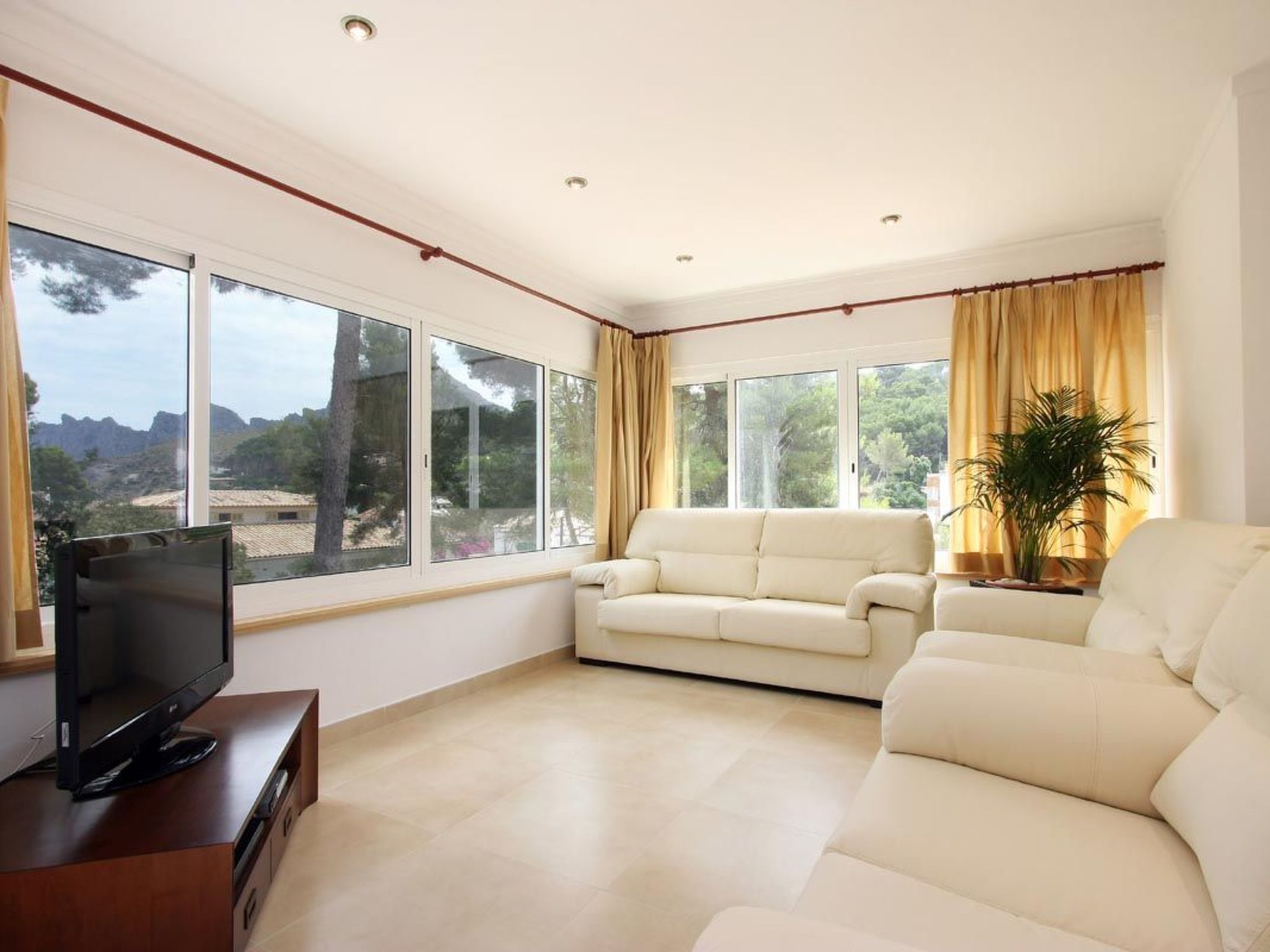 Villa Medina, Cala Sant Vicenç-Dedans