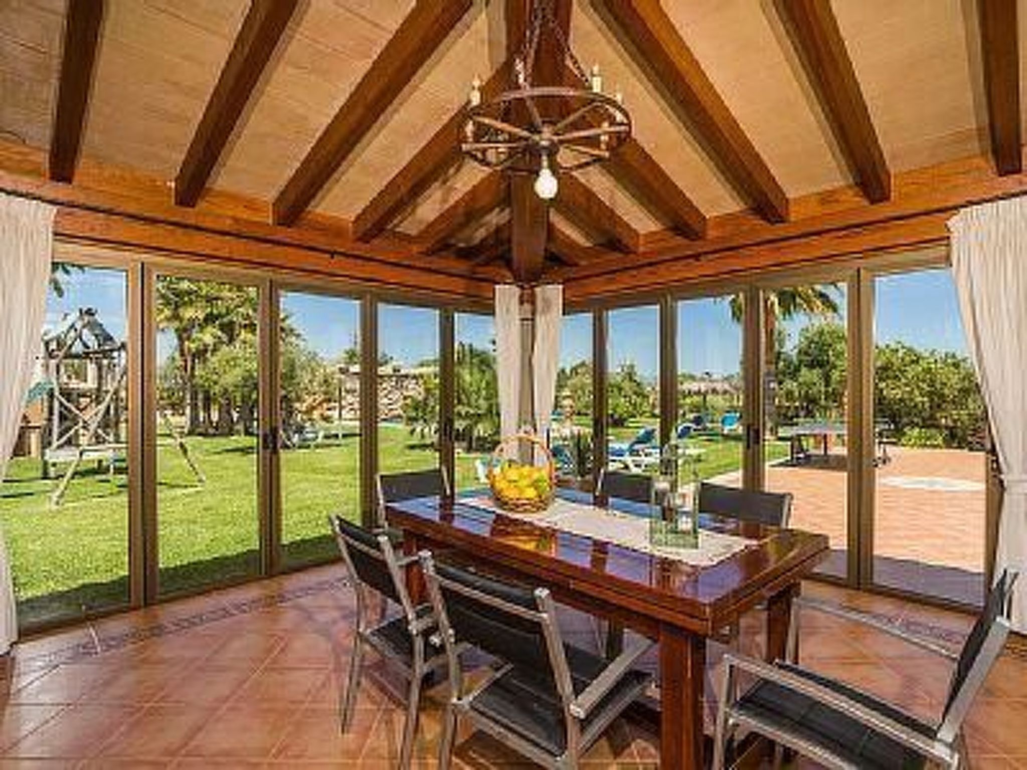 Villa mit Garten, Grill und Terrasse-Image-tags.info