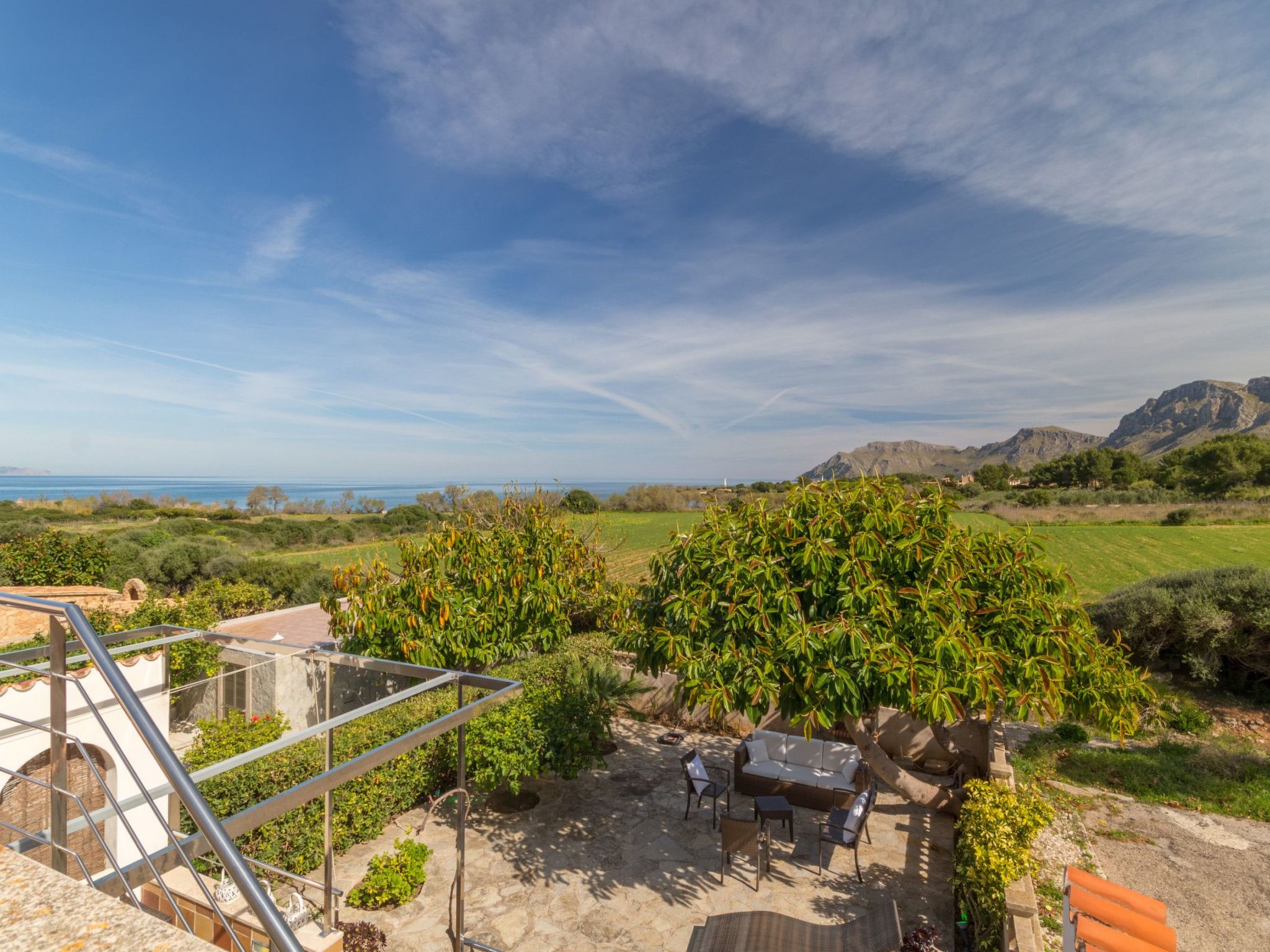 Charmantes Ferienhaus mit großer Terrasse-Binnen