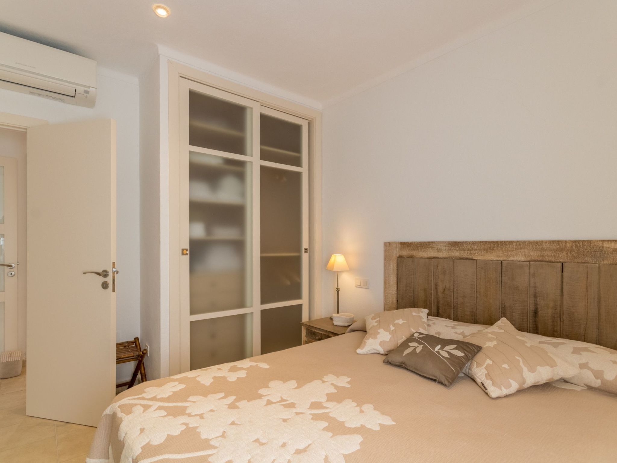 Charmantes Ferienhaus mit großer Terrasse-Binnen