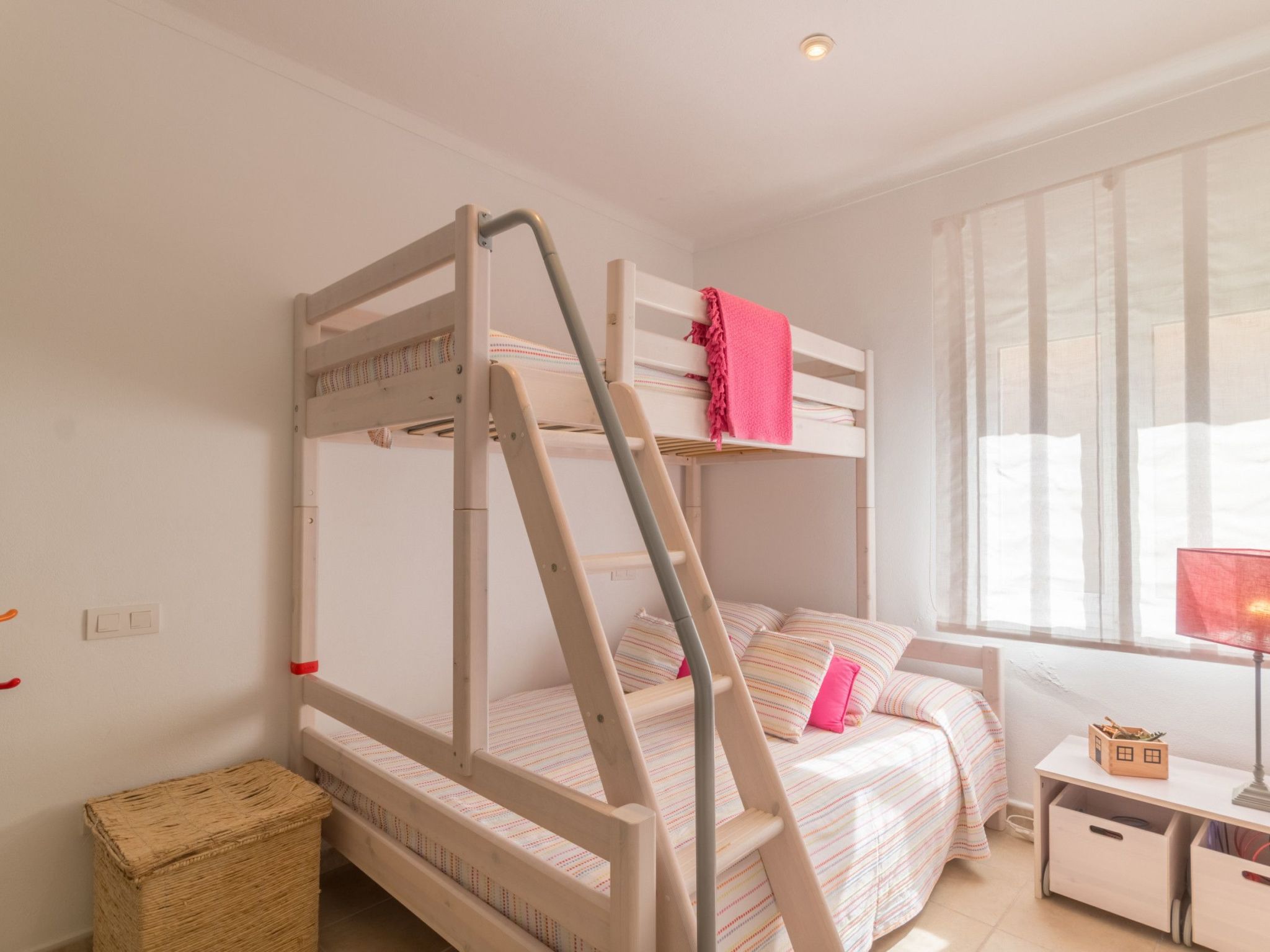 Charmantes Ferienhaus mit großer Terrasse-Binnen