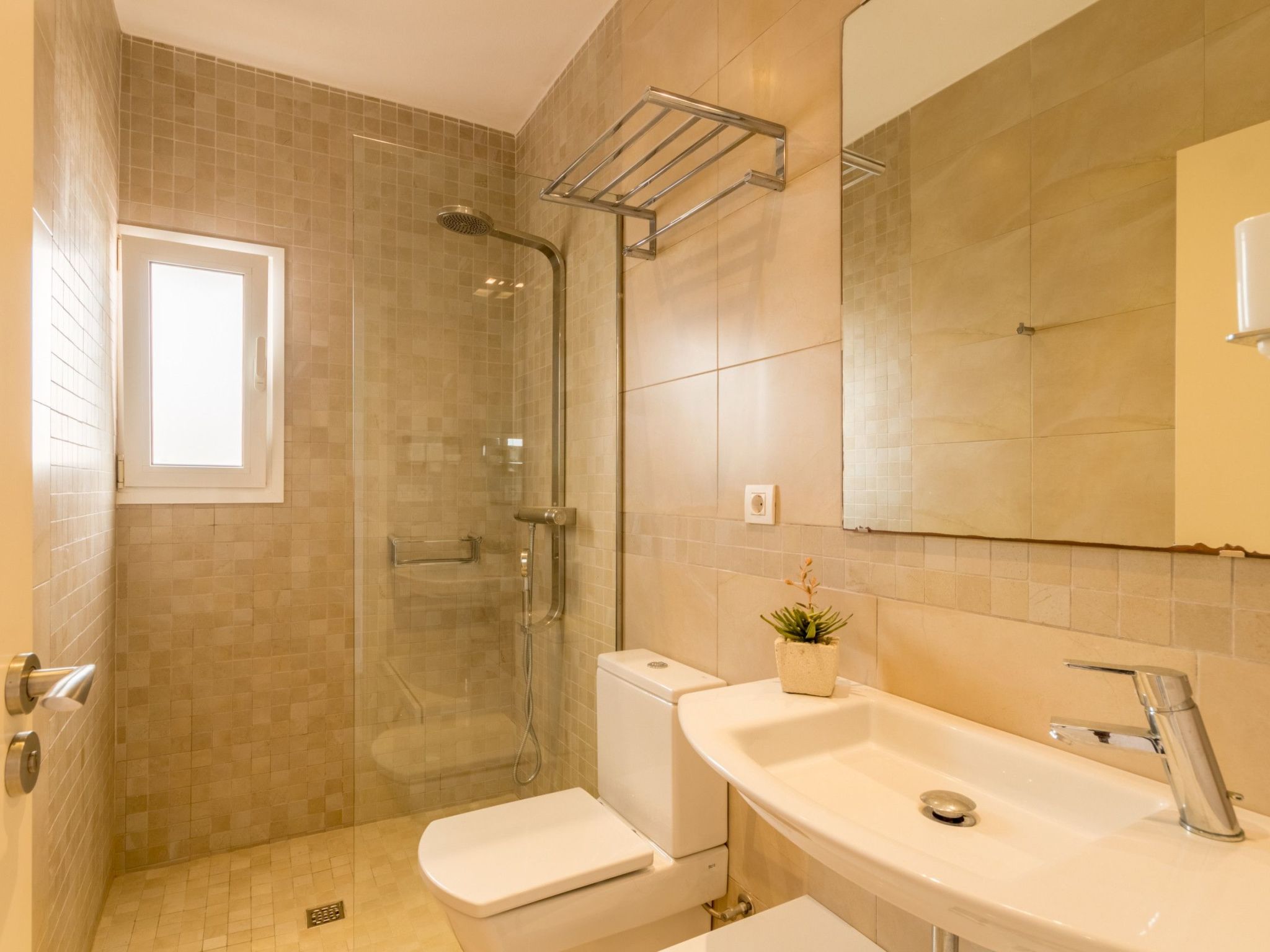 Charmantes Ferienhaus mit großer Terrasse-Binnen