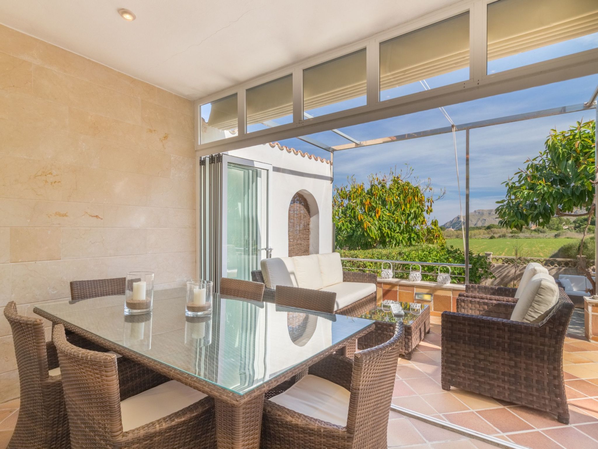 Charmantes Ferienhaus mit großer Terrasse-Binnen