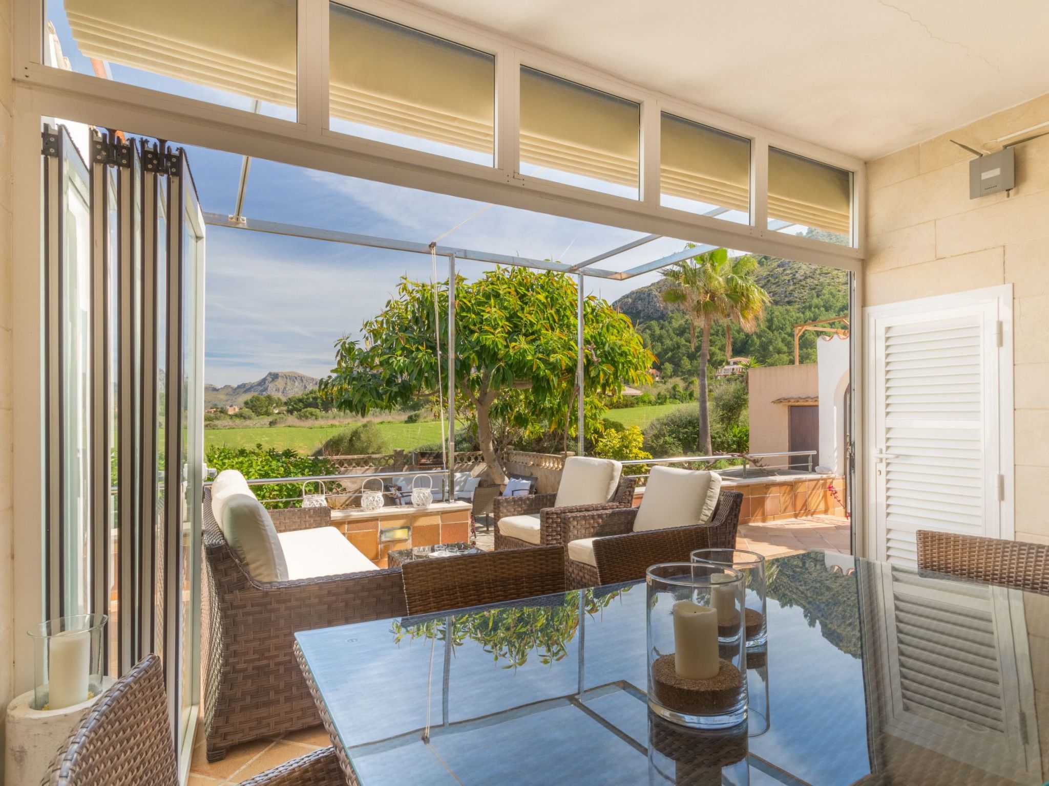 Charmantes Ferienhaus mit großer Terrasse-Binnen