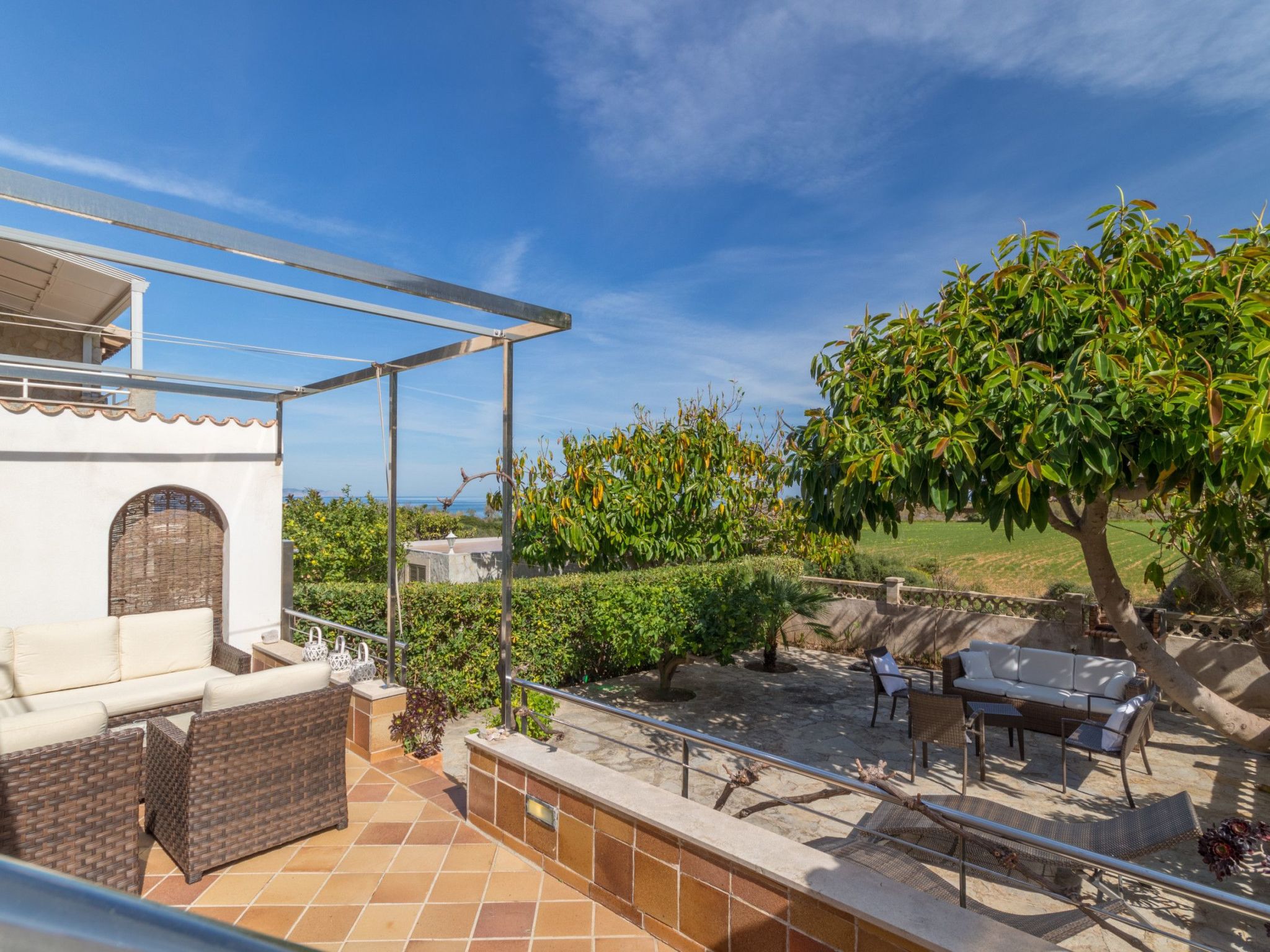 Charmantes Ferienhaus mit großer Terrasse-Binnen