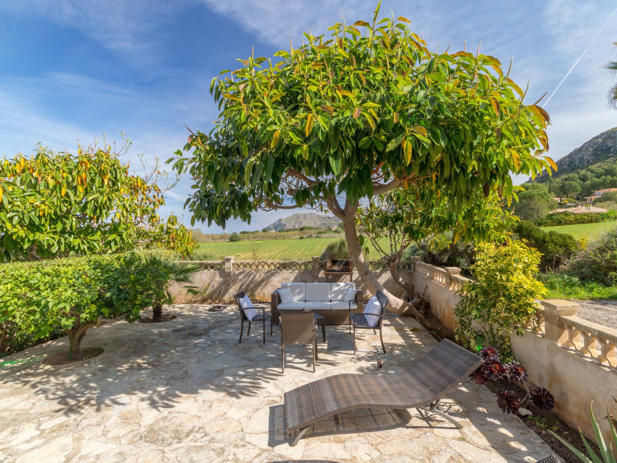 Charmantes Ferienhaus mit großer Terrasse-Binnen