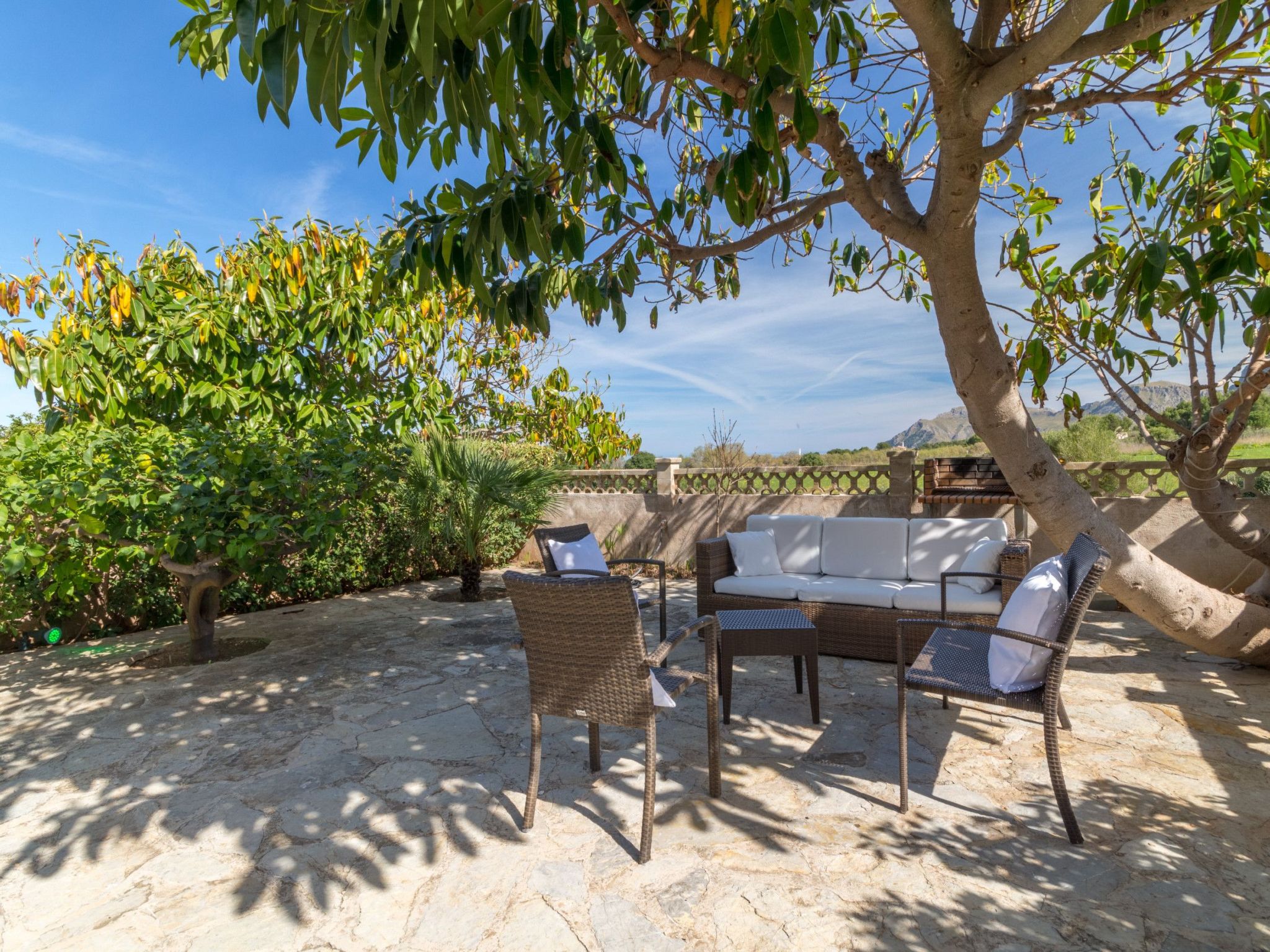 Charmantes Ferienhaus mit großer Terrasse-Binnen