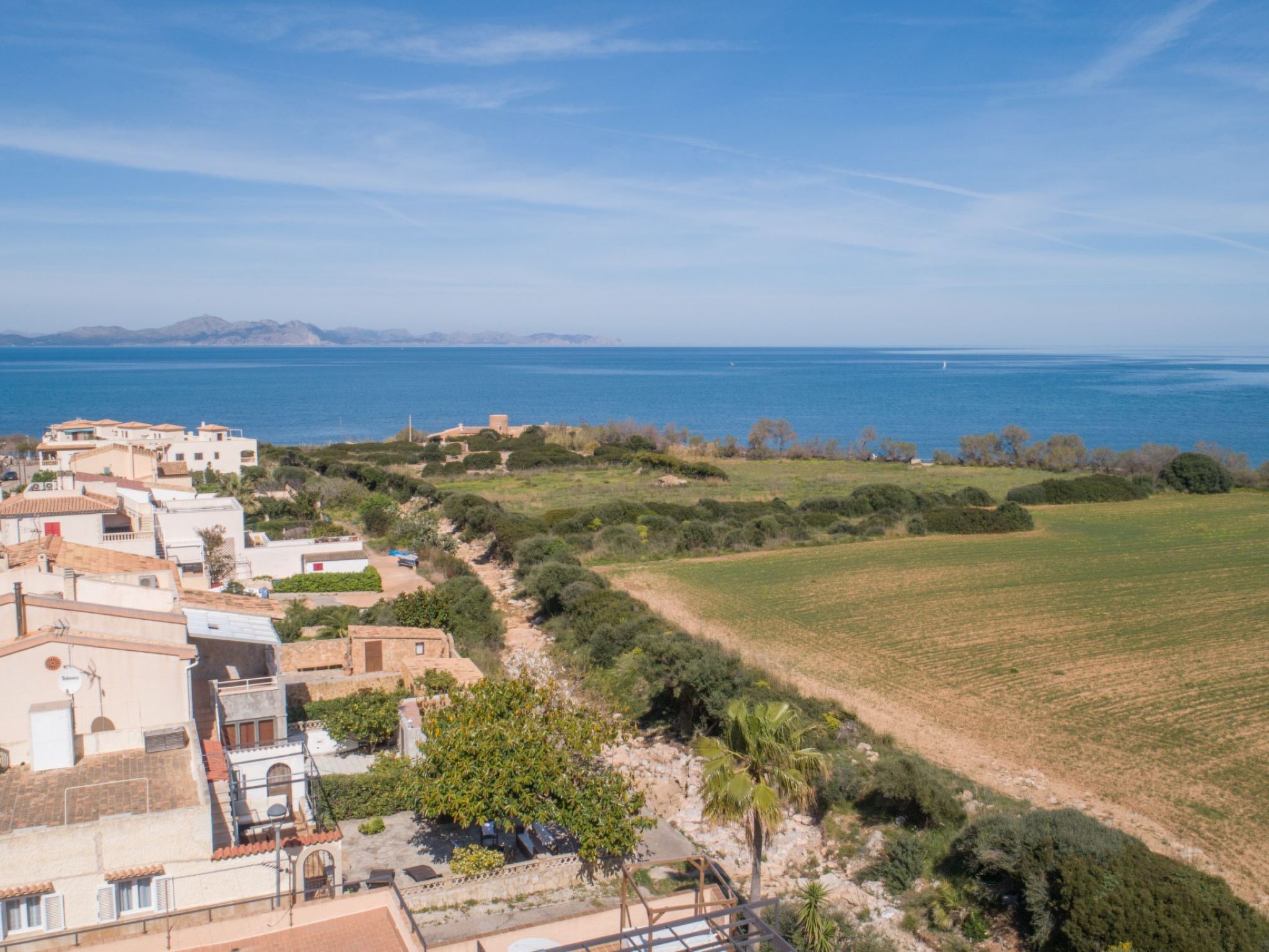 Charmantes Ferienhaus mit großer Terrasse-Binnen