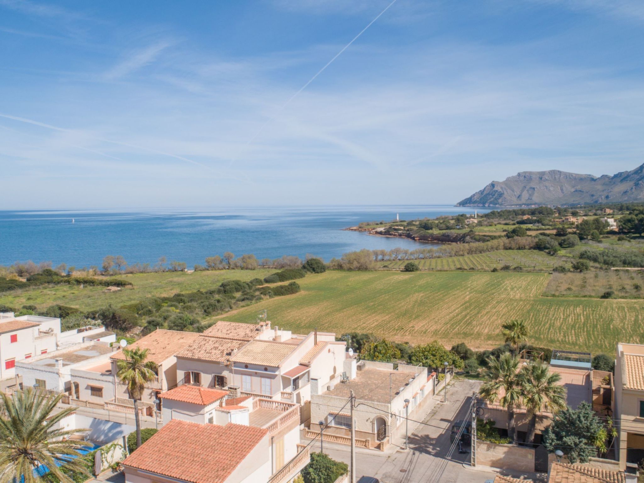 Charmantes Ferienhaus mit großer Terrasse-Binnen