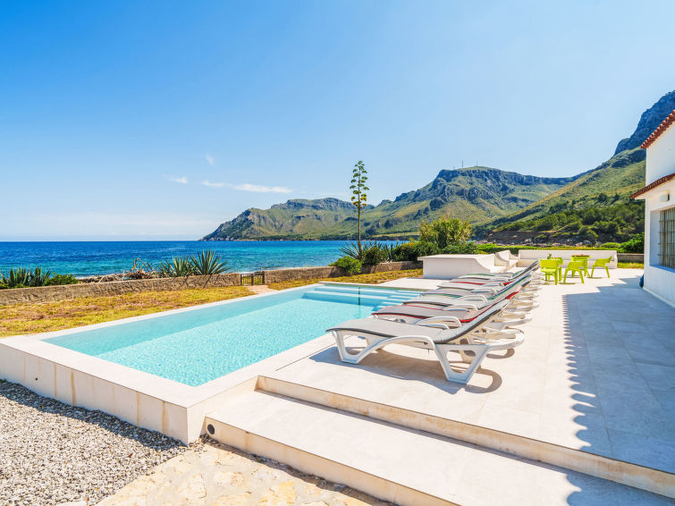 Privézwembad en bergzicht bij vakantiehuis Xoroi in Colònia Sant Pere in Colònia Sant Pere