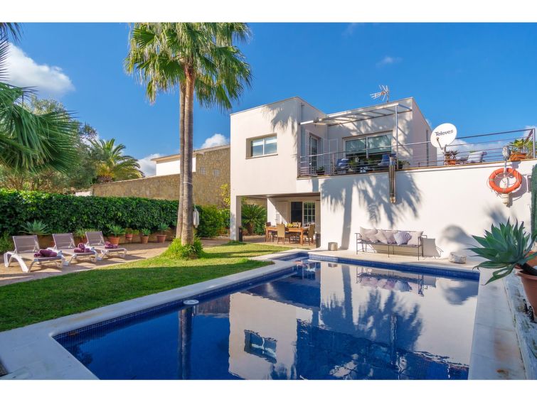 Search and Stay destination Urbanització Montferrutx, IB - Spain from AU$ 491. Villa Sa Colonia