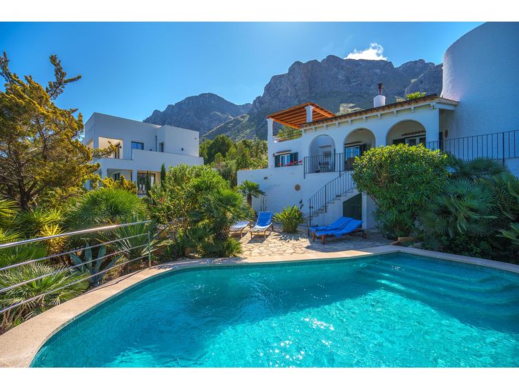 Op 500 m van zee: Villa Pinomar met privézwembad in Colònia Sant Pere in Colònia Sant Pere