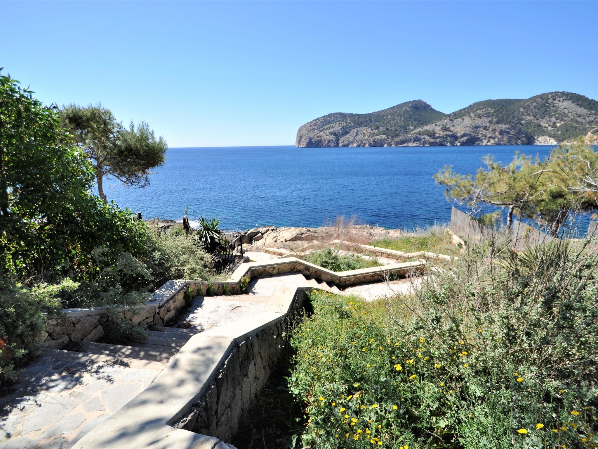 Photo of Villa CA TOTHOM con vistas al mar Camp de Mar para 8 personas (4 habitaciones)