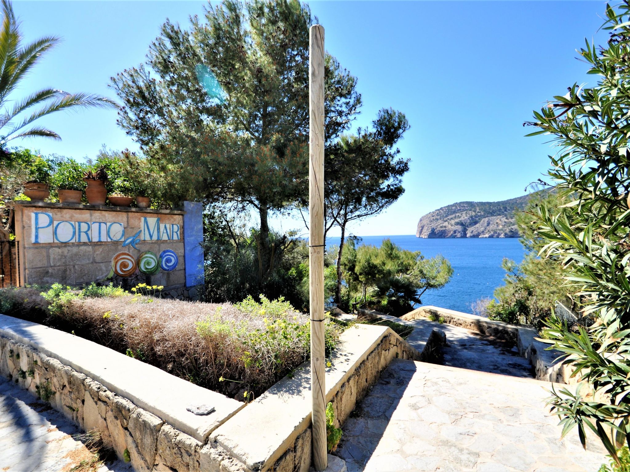 Photo of Villa CA TOTHOM con vistas al mar Camp de Mar para 8 personas (4 habitaciones)