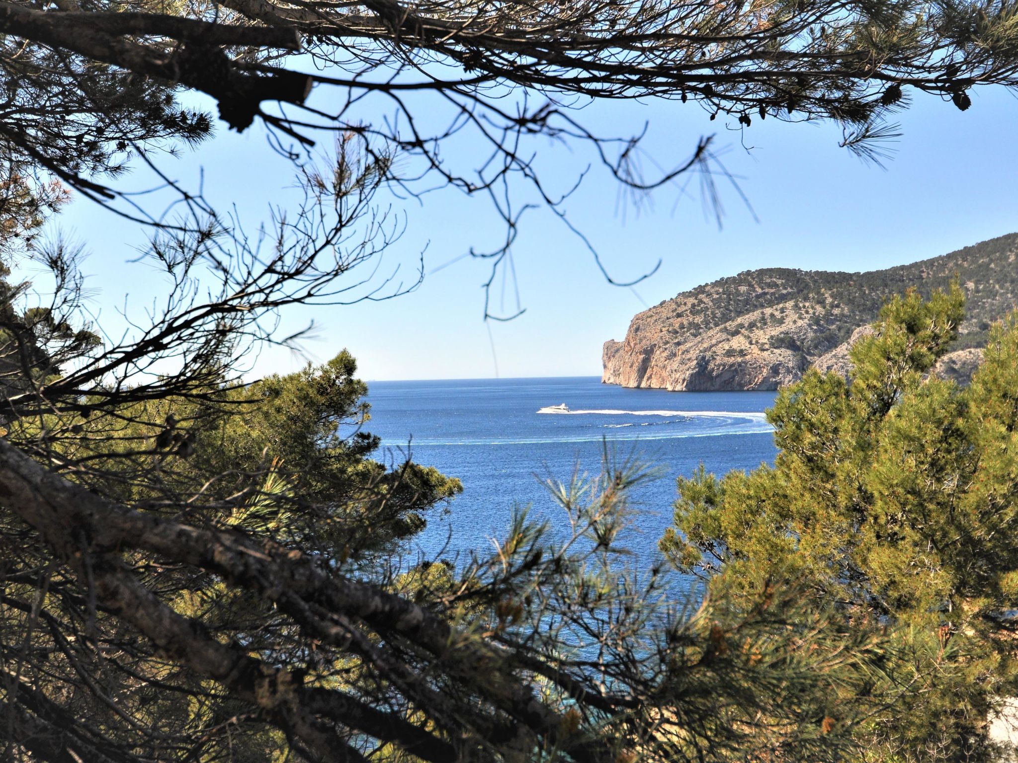 Photo of Villa CA TOTHOM con vistas al mar Camp de Mar para 8 personas (4 habitaciones)