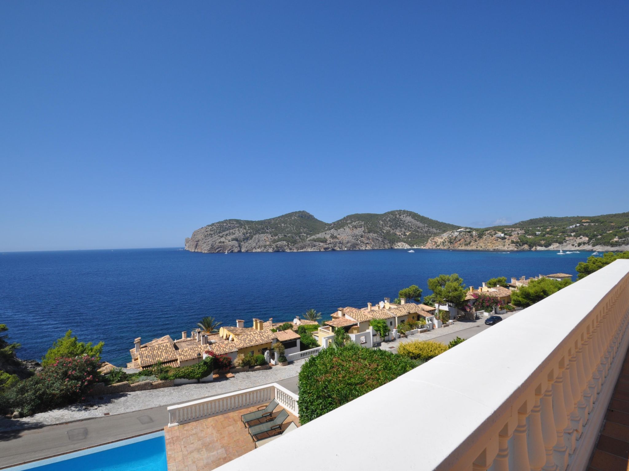 Photo of Villa CA TOTHOM con vistas al mar Camp de Mar para 8 personas (4 habitaciones)
