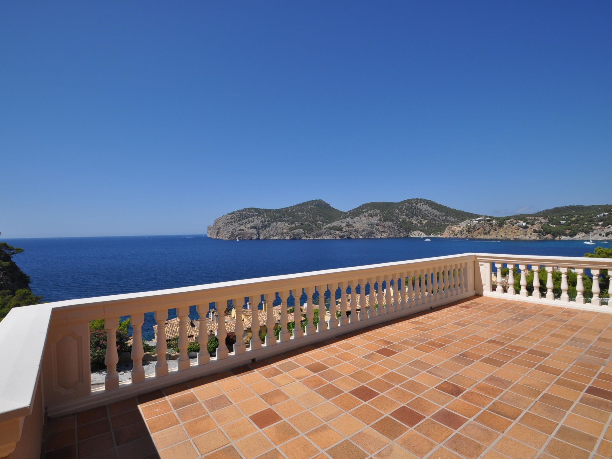 Photo of Villa CA TOTHOM con vistas al mar Camp de Mar para 8 personas (4 habitaciones)