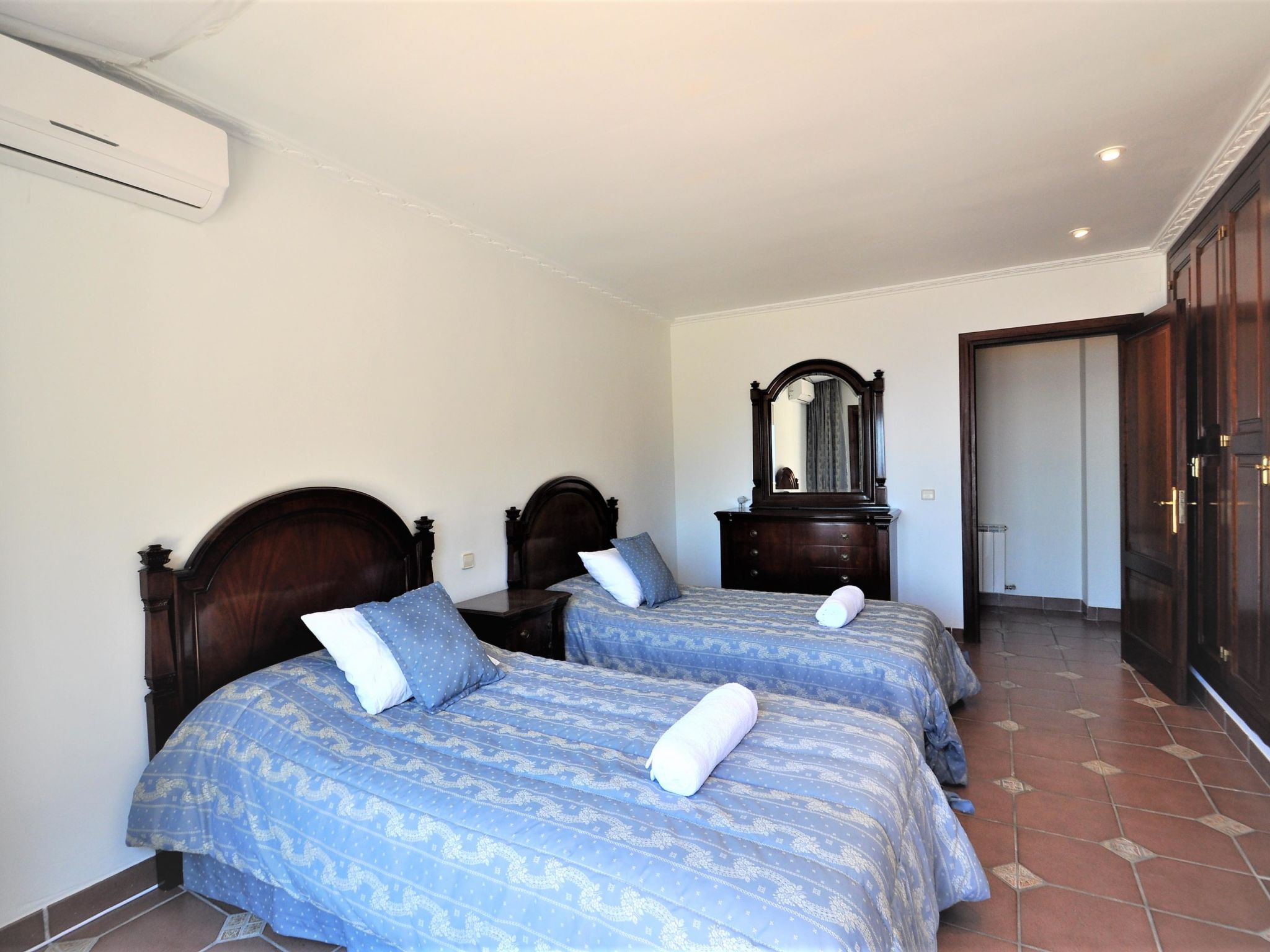 Photo of Villa CA TOTHOM con vistas al mar Camp de Mar para 8 personas (4 habitaciones)
