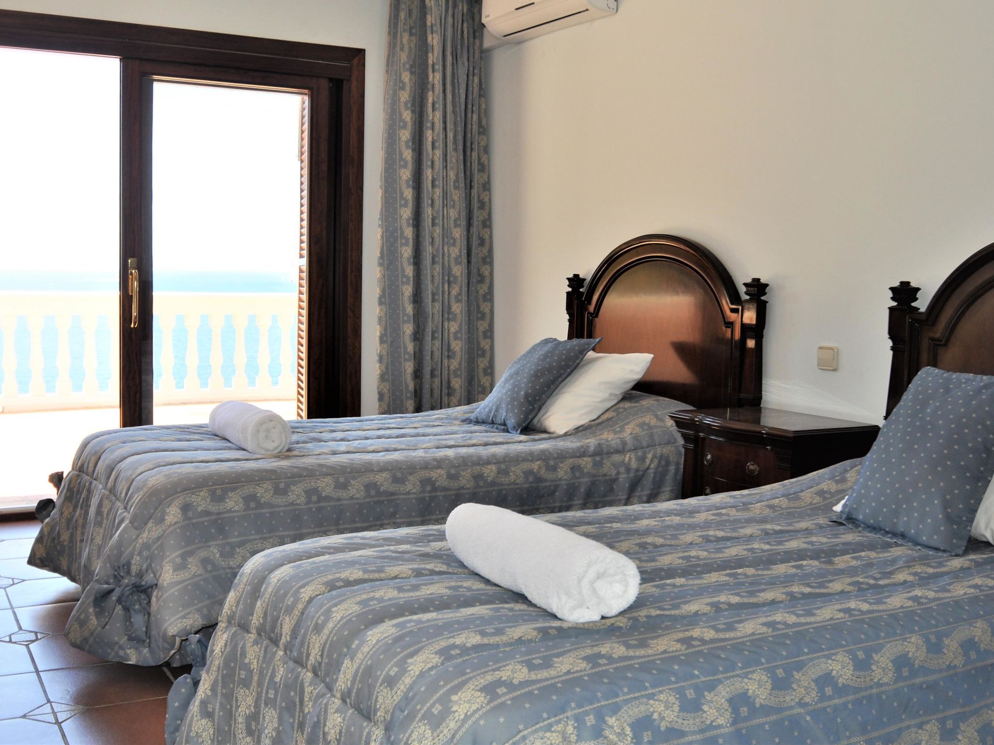 Photo of Villa CA TOTHOM con vistas al mar Camp de Mar para 8 personas (4 habitaciones)