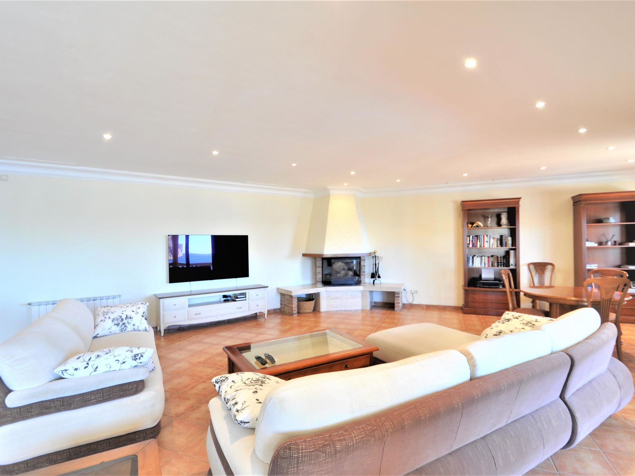 Photo of Villa CA TOTHOM con vistas al mar Camp de Mar para 8 personas (4 habitaciones)