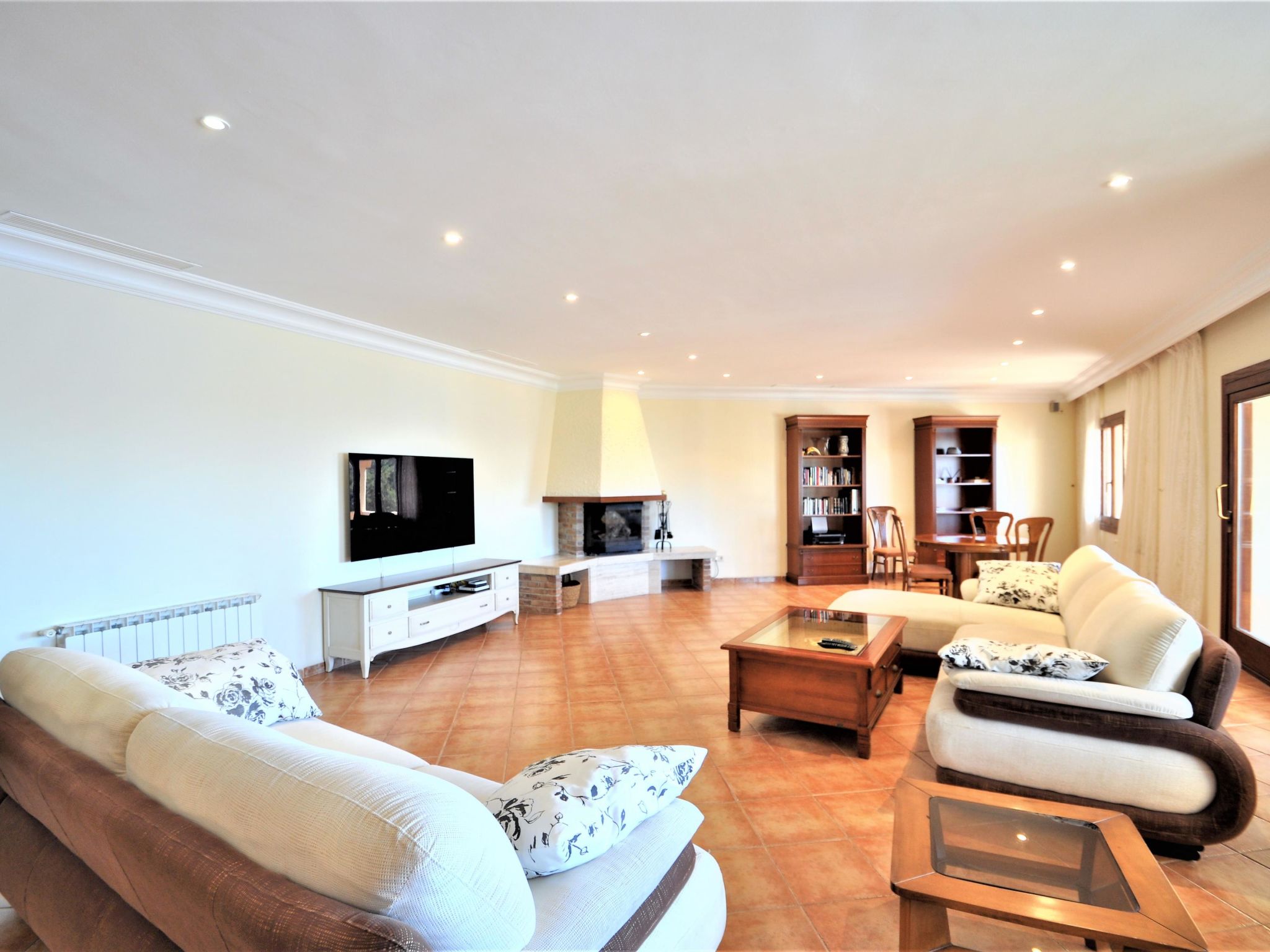 Photo of Villa CA TOTHOM con vistas al mar Camp de Mar para 8 personas (4 habitaciones)