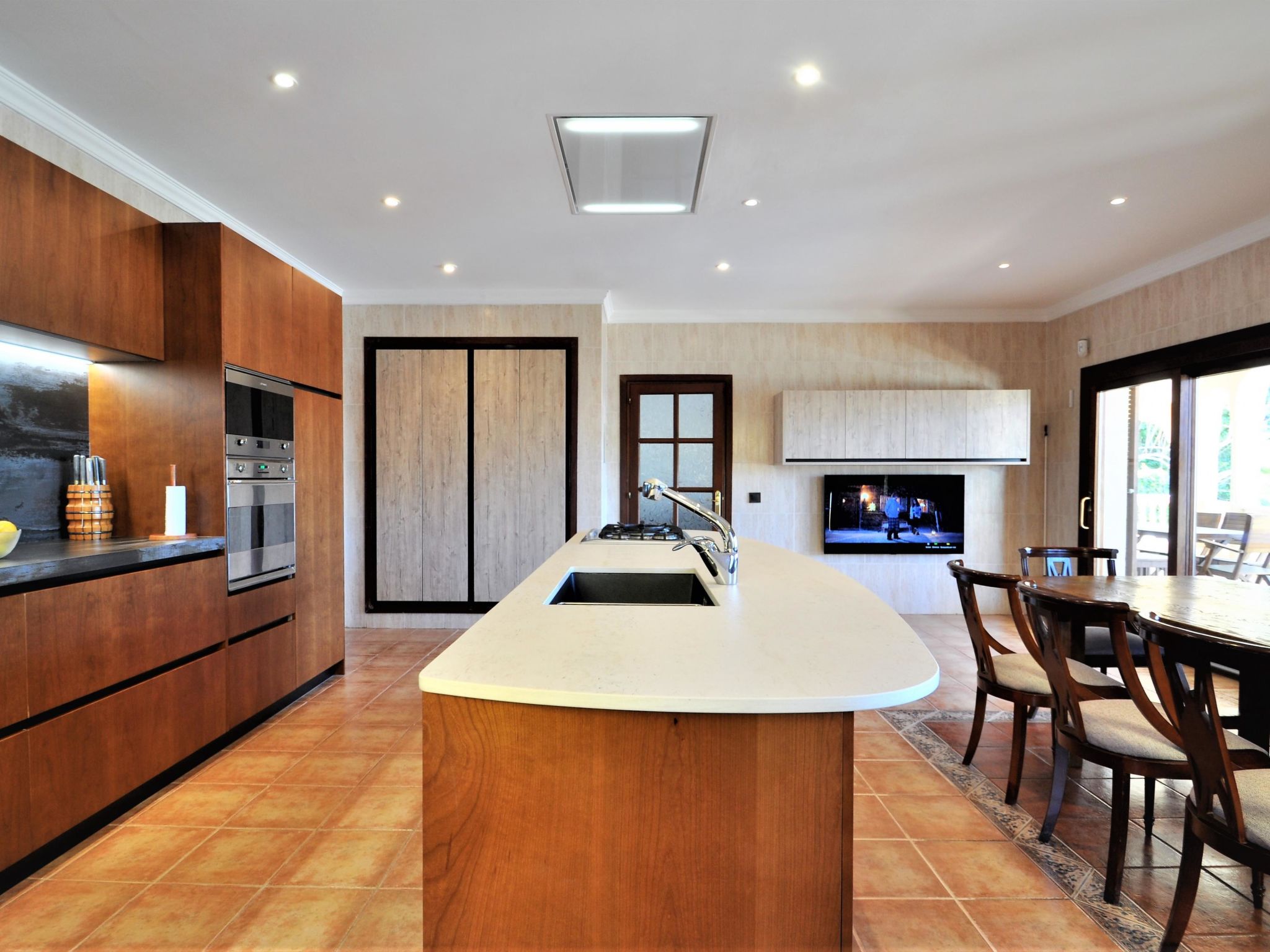 Photo of Villa CA TOTHOM con vistas al mar Camp de Mar para 8 personas (4 habitaciones)