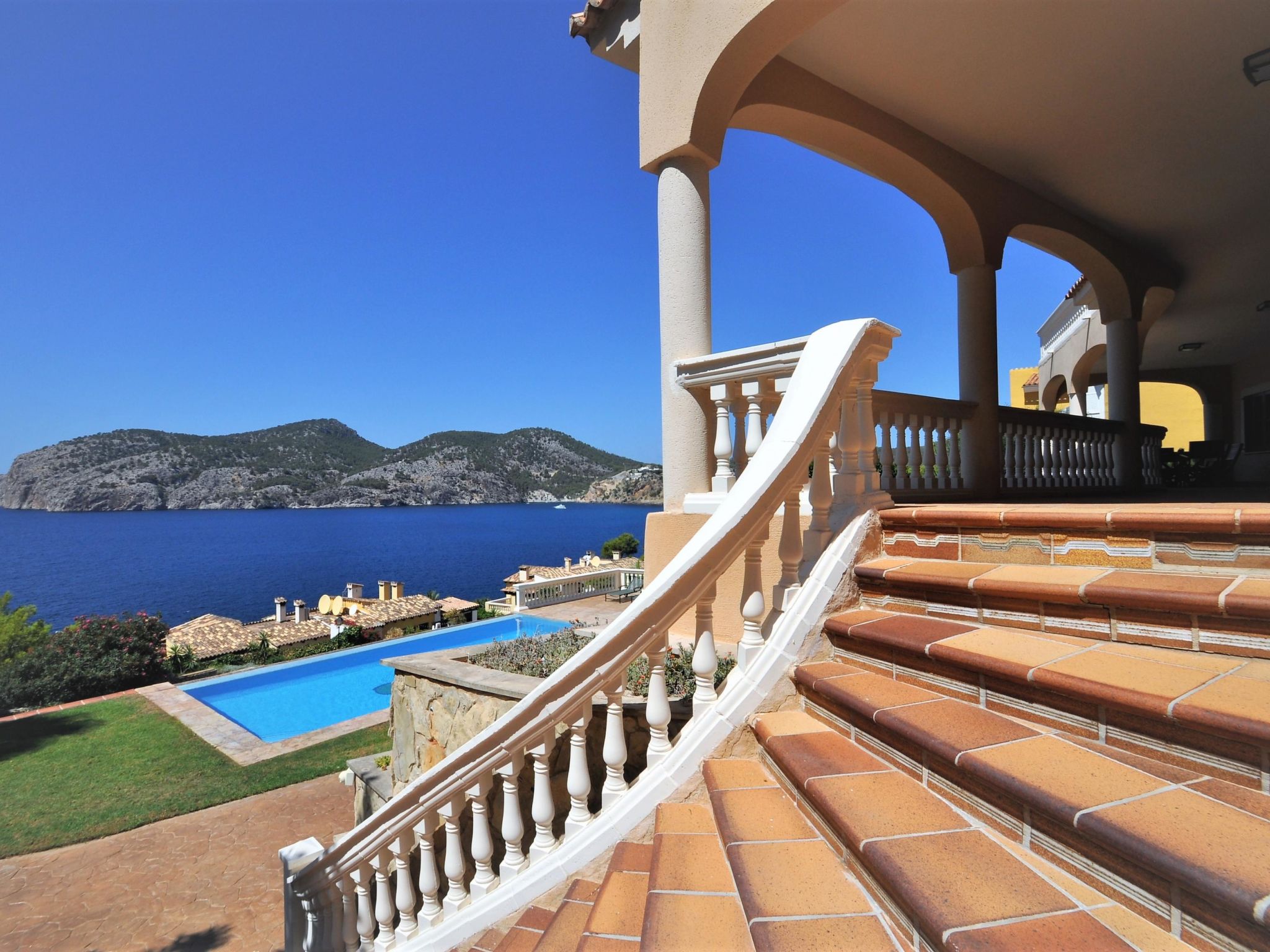Photo of Villa CA TOTHOM con vistas al mar Camp de Mar para 8 personas (4 habitaciones)
