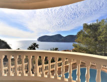 Exclusieve villa met privézwembad en panoramisch zeezicht in Camp de Mar - thumbnail 2