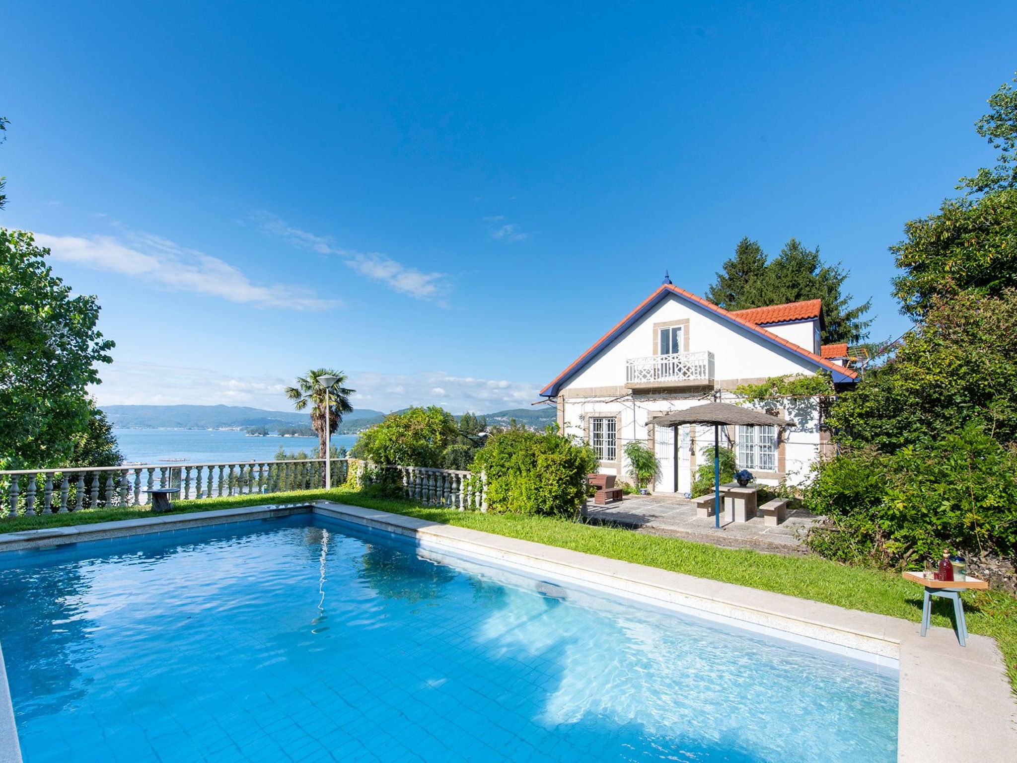 Für 12 Personen und 2 Kinder in Redondela, Costa Verde Spanien (Rías Baixas)-Binnen