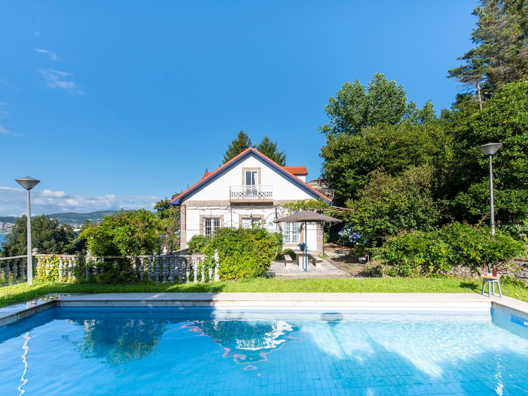 Für 12 Personen und 2 Kinder in Redondela, Costa Verde Spanien (Rías Baixas)-Binnen