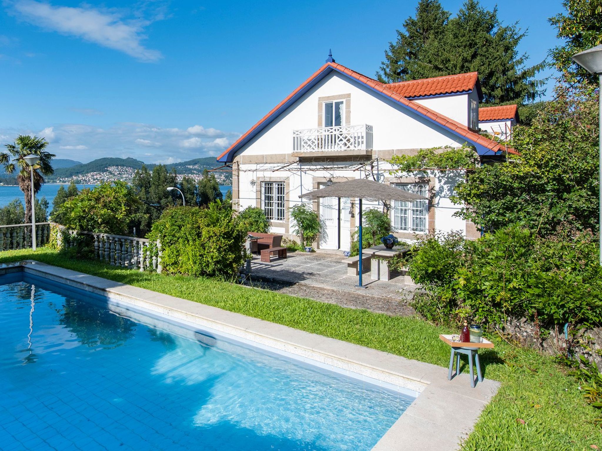 Für 12 Personen und 2 Kinder in Redondela, Costa Verde Spanien (Rías Baixas)-Binnen