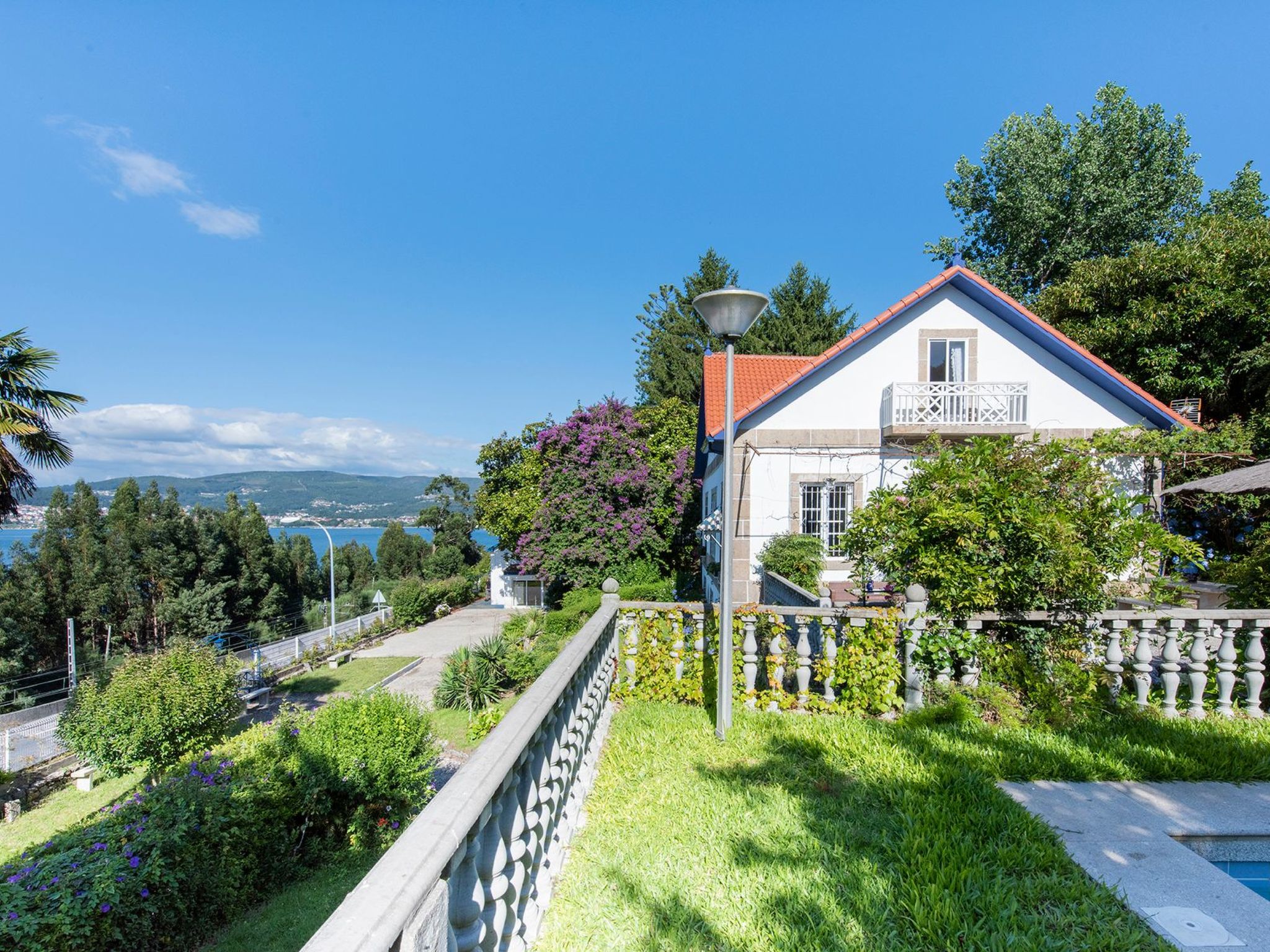 Für 12 Personen und 2 Kinder in Redondela, Costa Verde Spanien (Rías Baixas)-Binnen