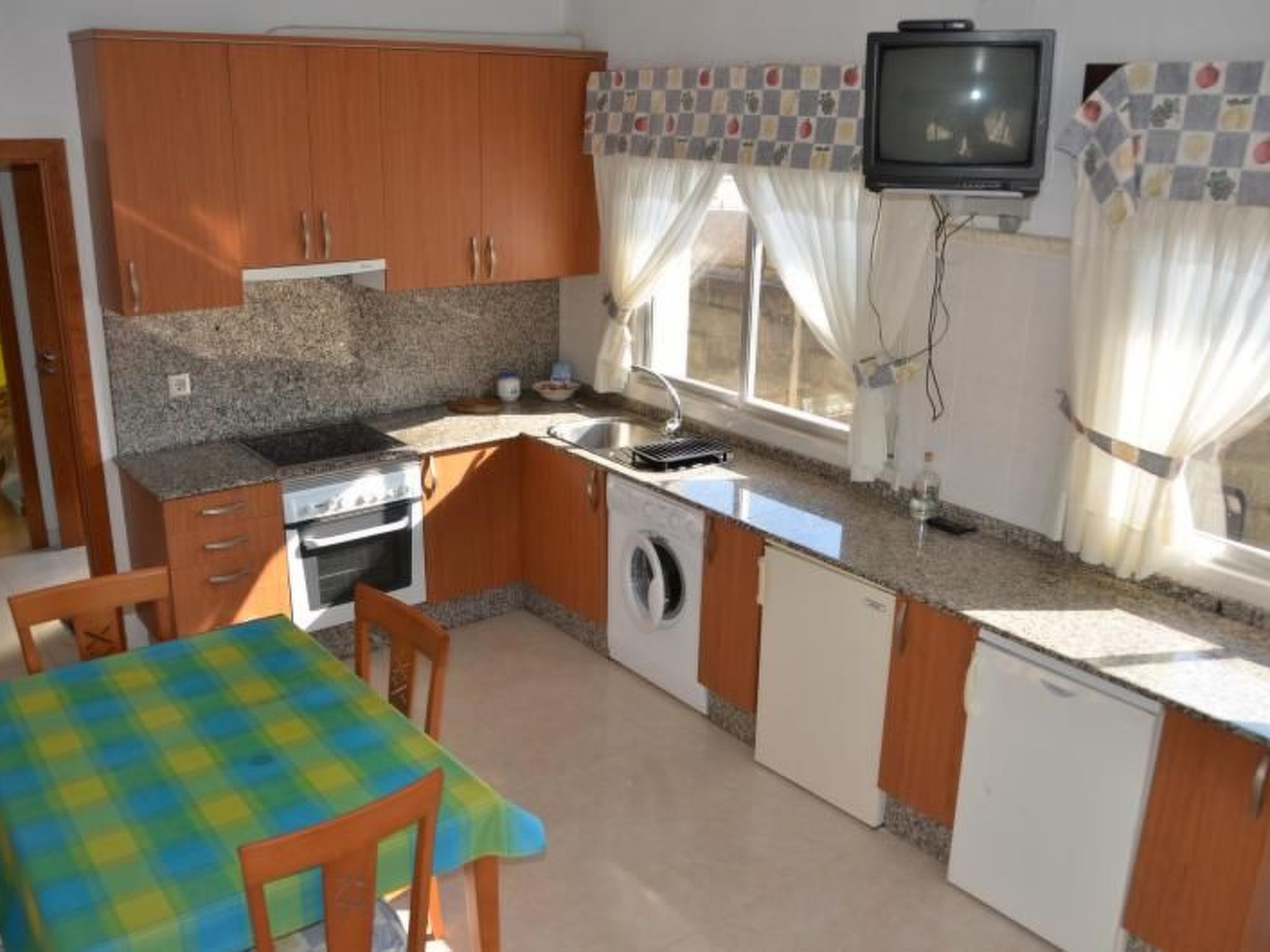 Sehr helle Villa in Strandnähe mit großem Garten und überdachter Terrasse - Drinnen