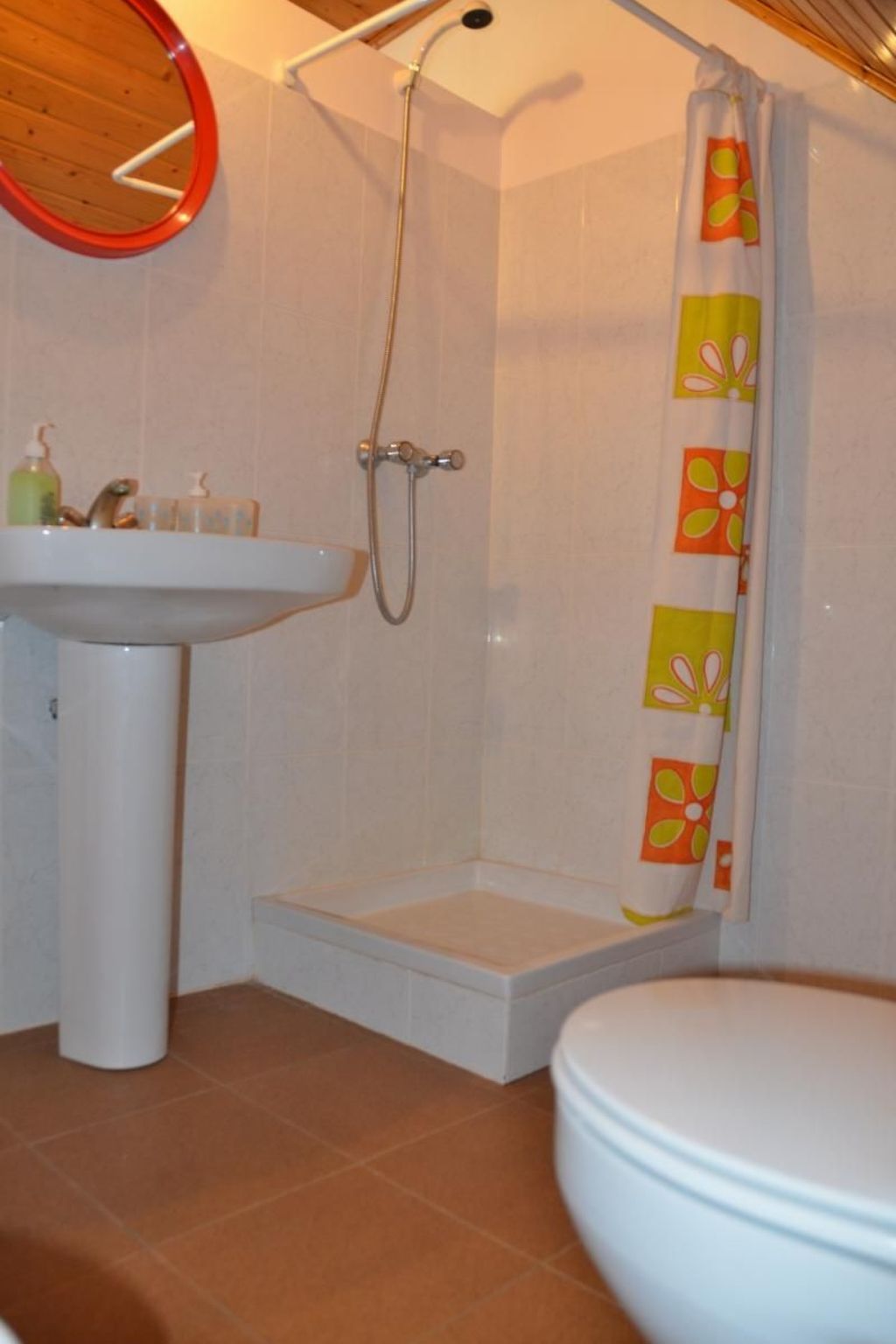 Sehr helle Villa in Strandnähe mit großem Garten und überdachter Terrasse - Drinnen