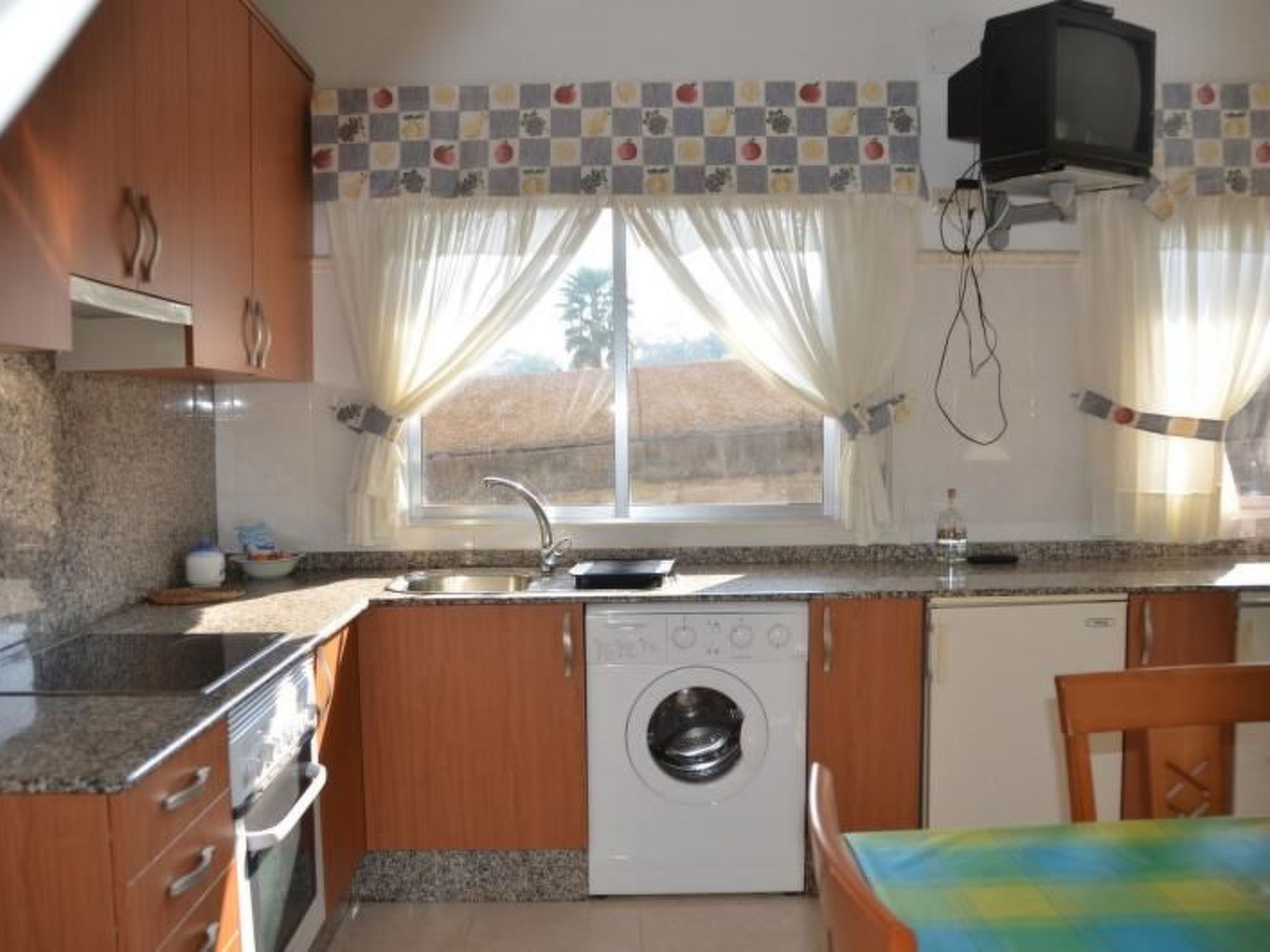 Sehr helle Villa in Strandnähe mit großem Garten und überdachter Terrasse - Drinnen