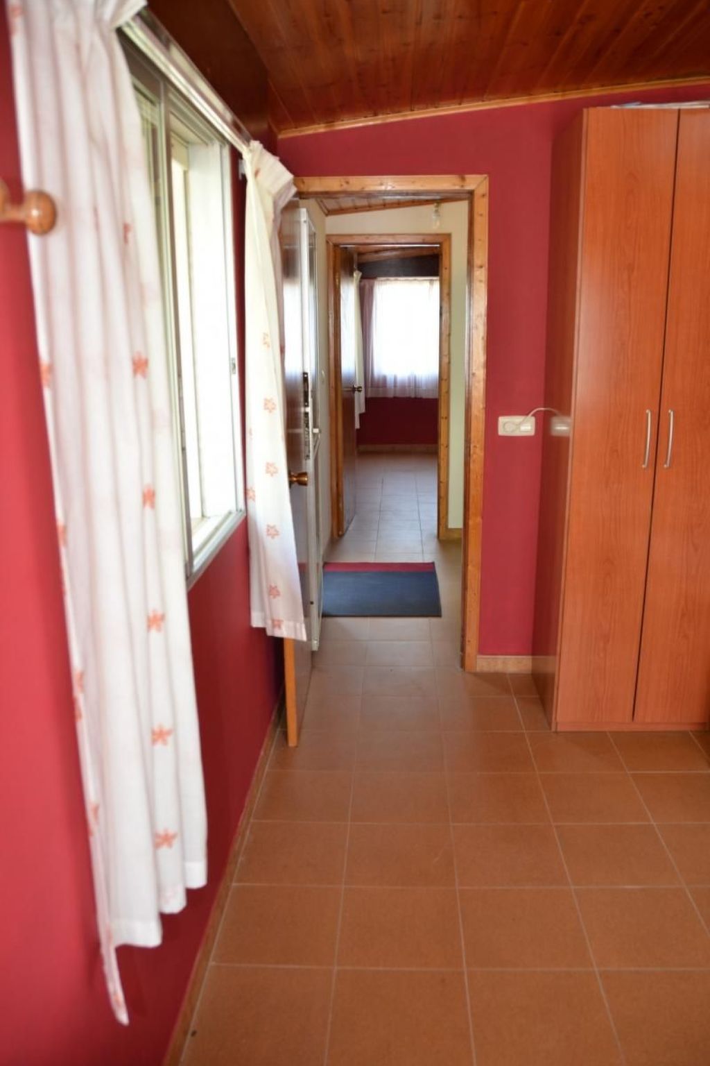 Sehr helle Villa in Strandnähe mit großem Garten und überdachter Terrasse - Drinnen