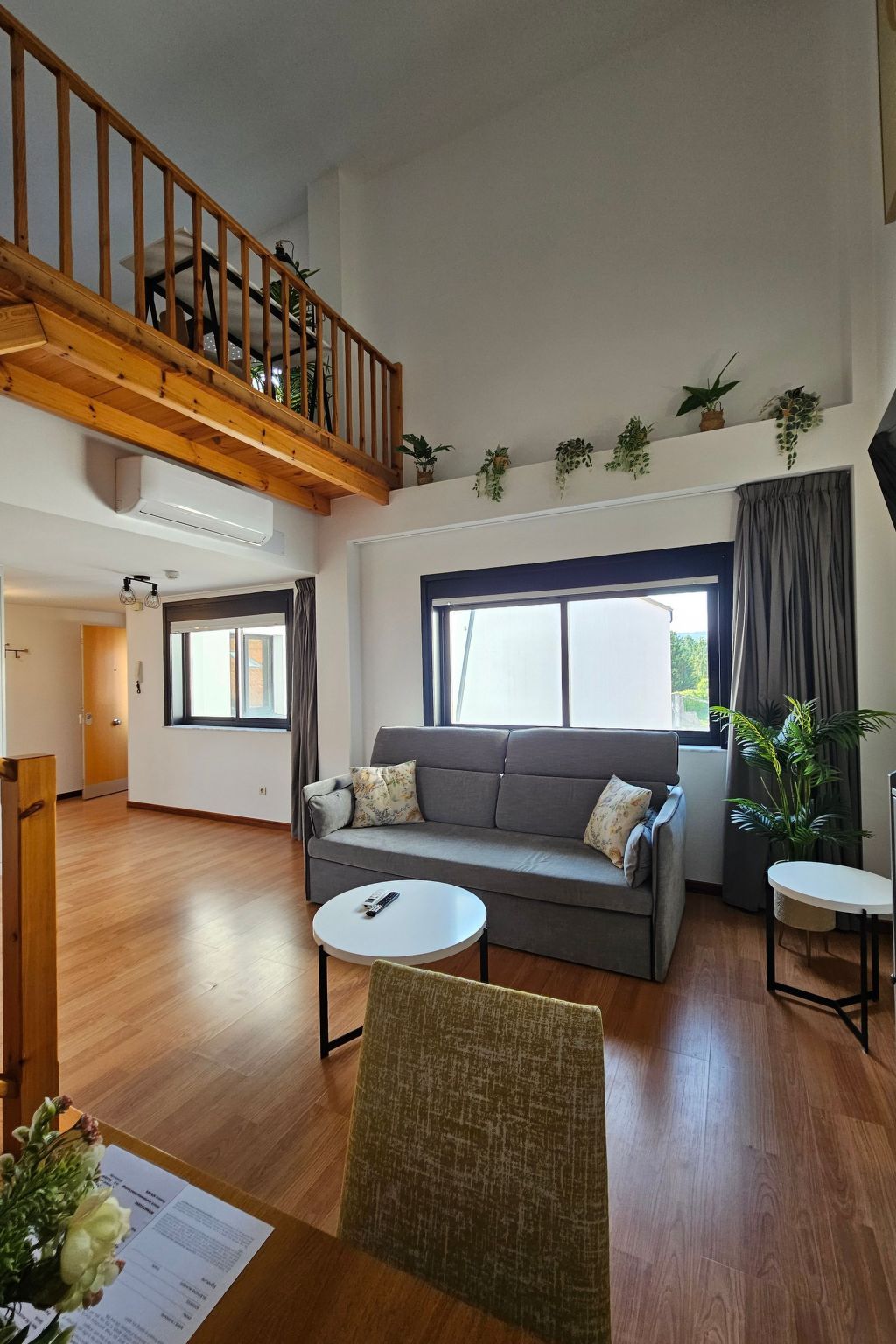 Touristenwohnung Stilvolles Loft — Living Room (5 of 15)