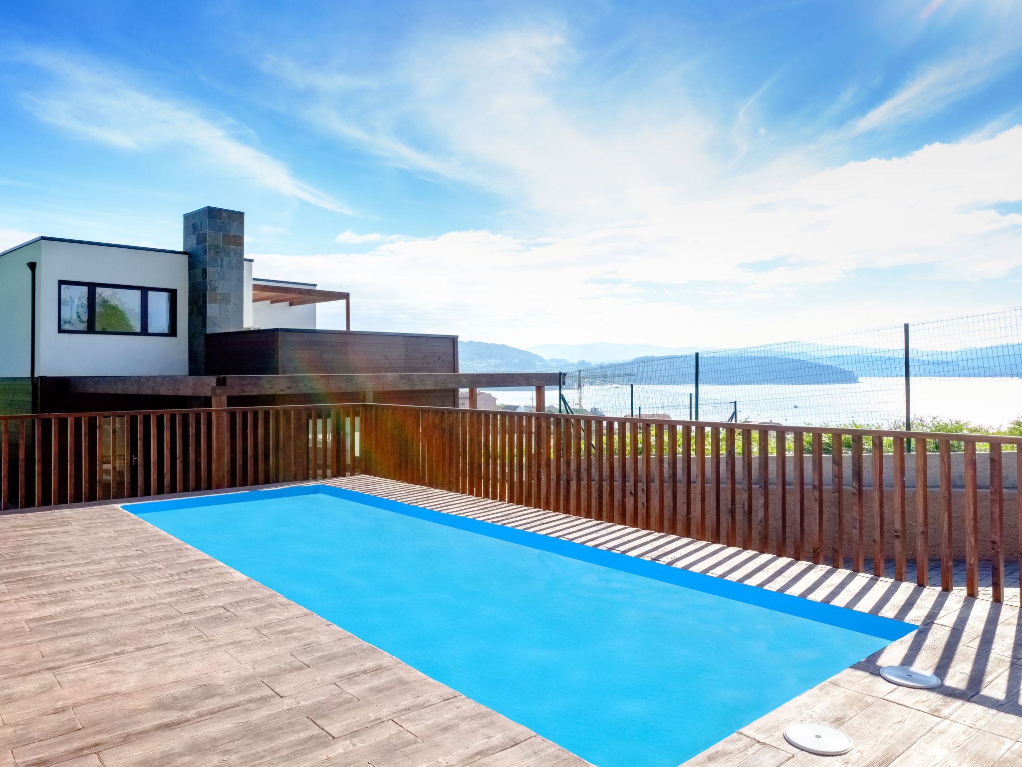 in Outes mit Sonniger Terrasse und Meerblick