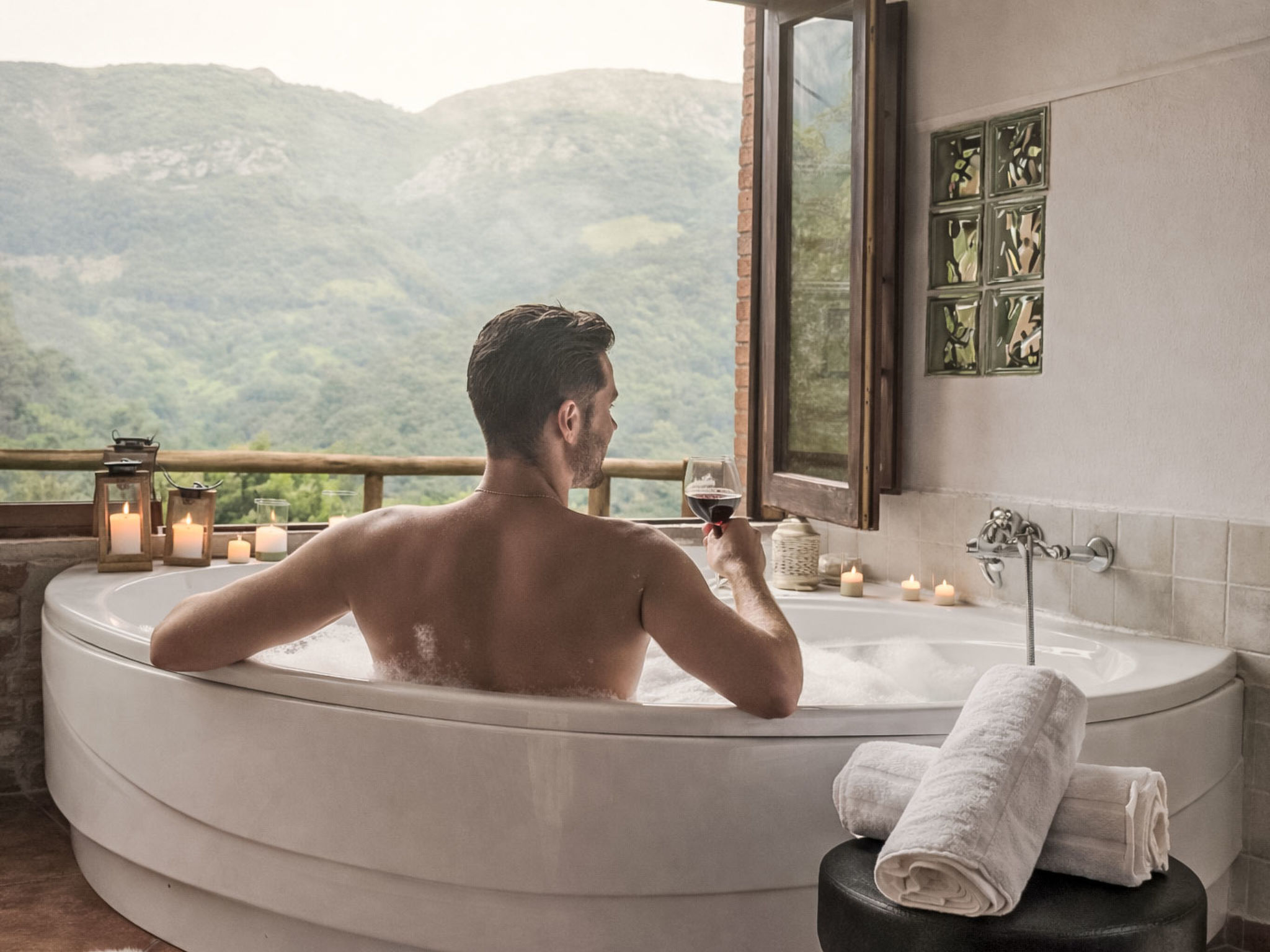 Jacuzzi, Kamin, Grill und spektakuläre Aussicht