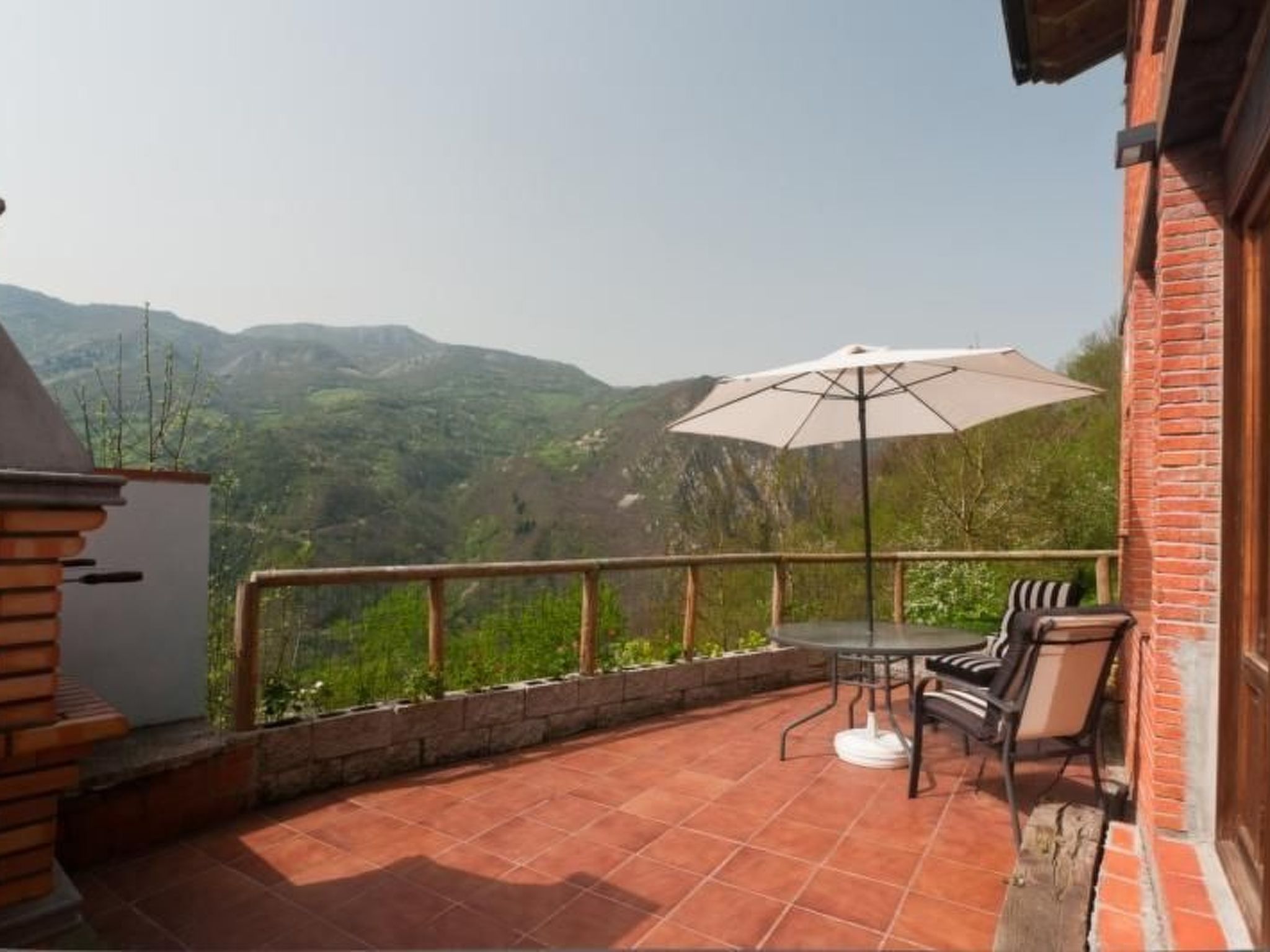 Jacuzzi, Kamin, Grill und spektakuläre Aussicht-Binnen