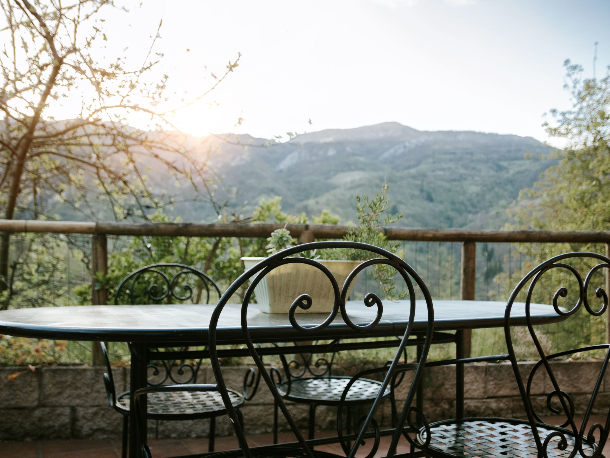 Jacuzzi, Kamin, Grill und spektakuläre Aussicht-Binnen