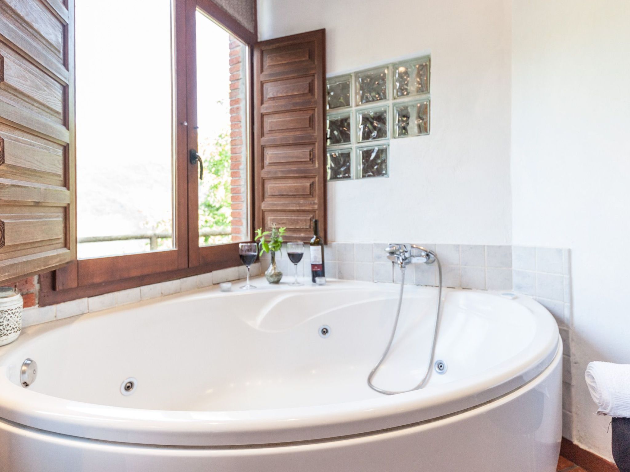 Jacuzzi, Kamin, Grill und spektakuläre Aussicht-Binnen