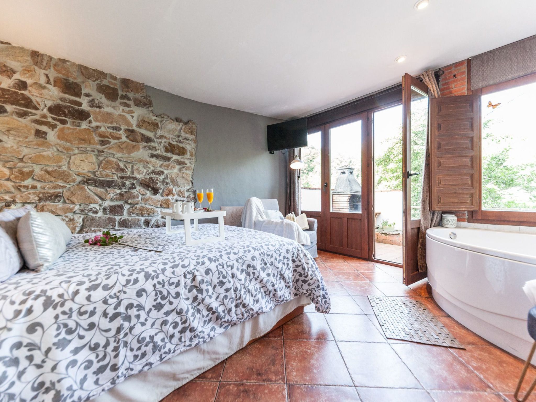 Jacuzzi, Kamin, Grill und spektakuläre Aussicht-Binnen