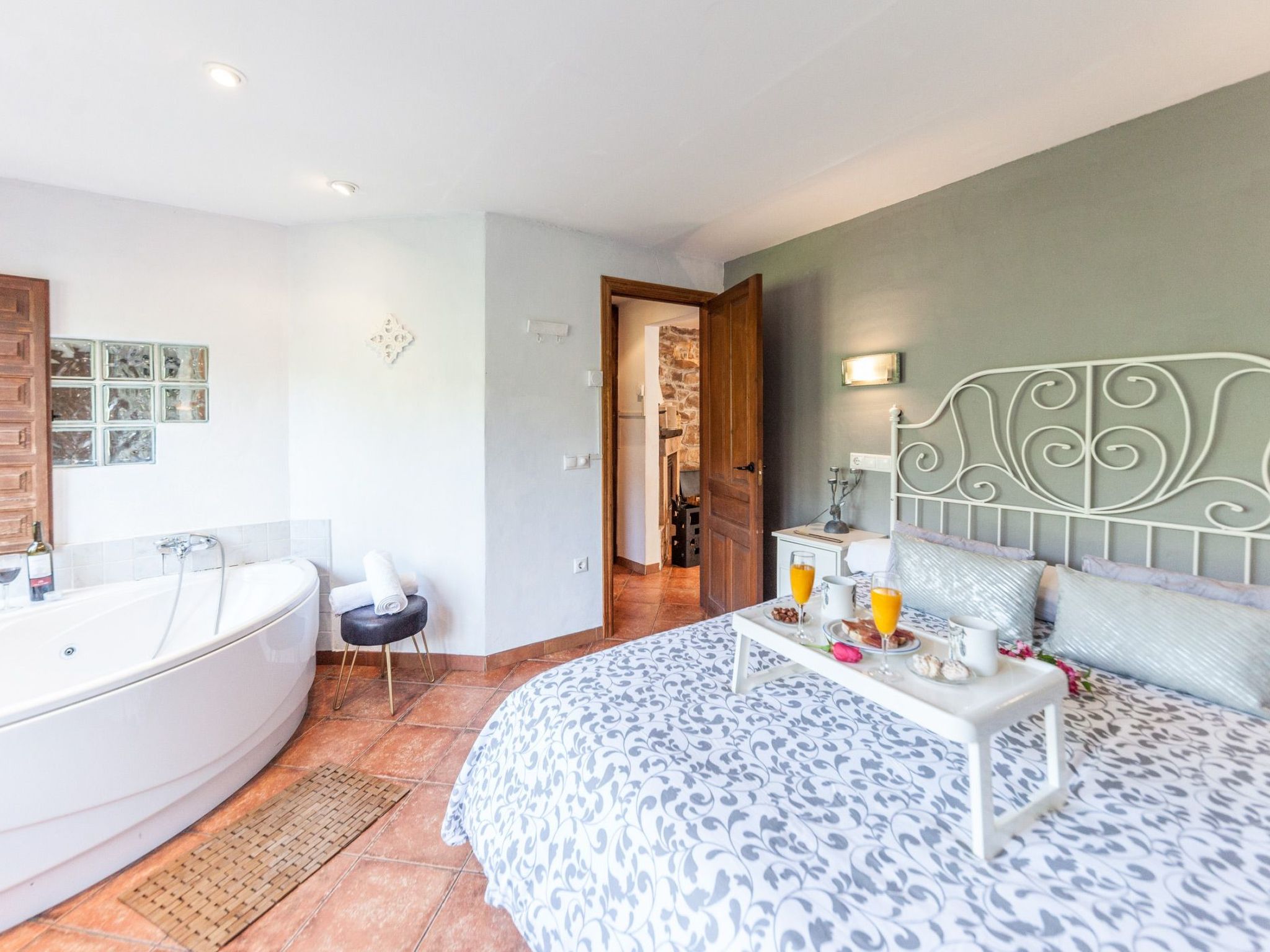 Jacuzzi, Kamin, Grill und spektakuläre Aussicht-Binnen